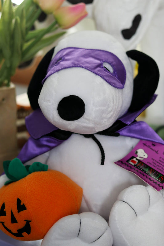 Hallmark Masked Cape Snoopy Halloween Plush (READ)
