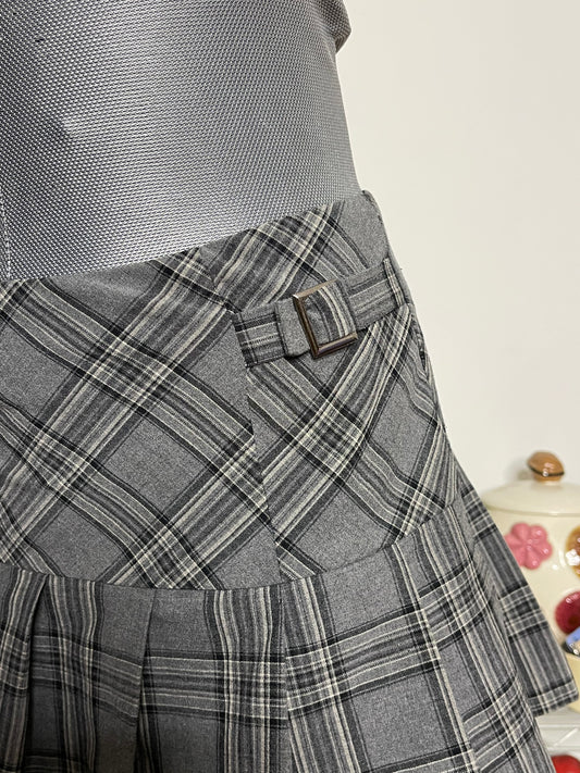 2000s Grey & Black Plaid Buckle Mini Skirt Sz 7
