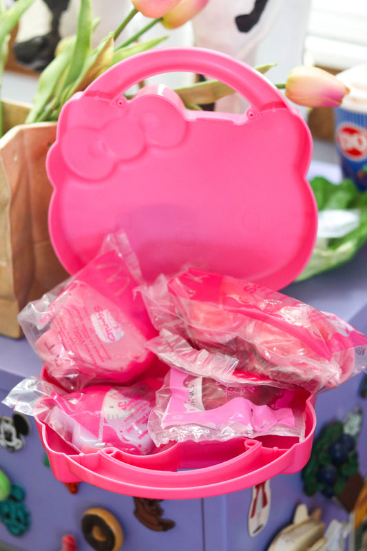 Vintage 2000s Hello Kitty Sanrio Carrying Case + Toys