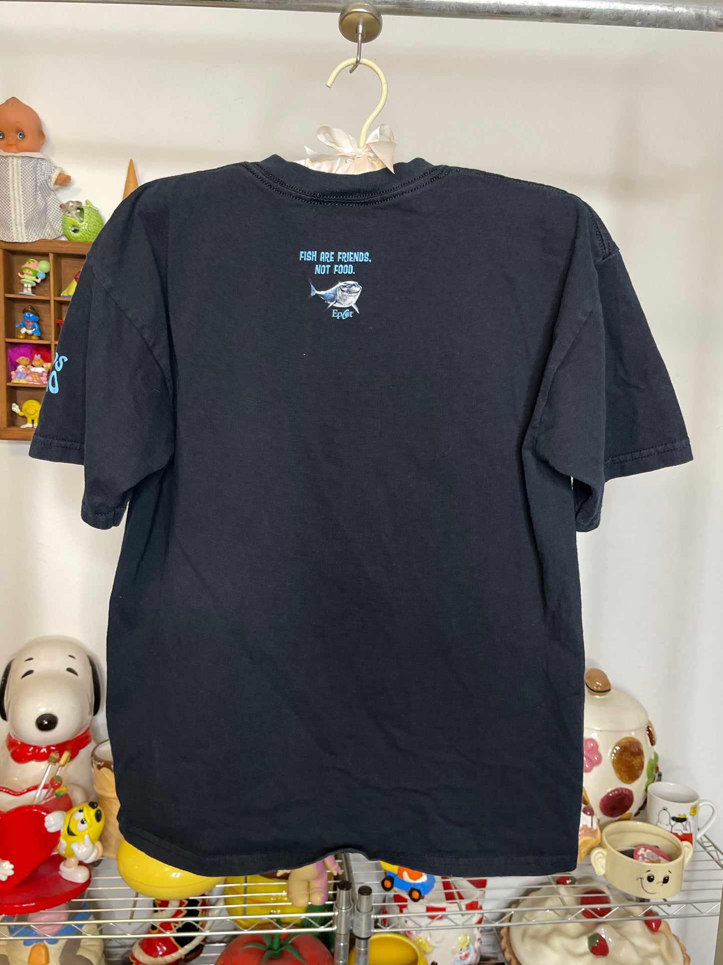 2000s Nemo I found Bruce Graphic Kids Tee Sz XL