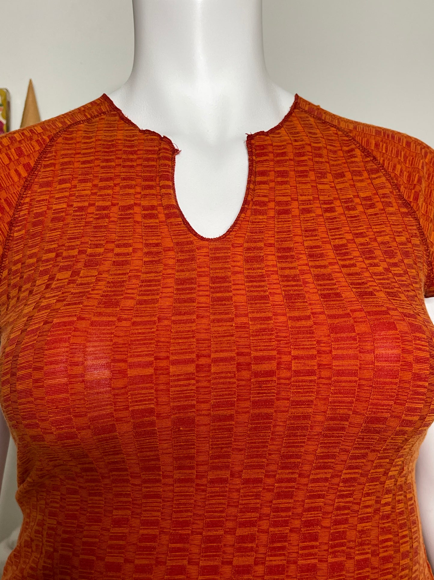 2000s Stretchy Orange Red Ribbed V-Neck Top Sz L/XL