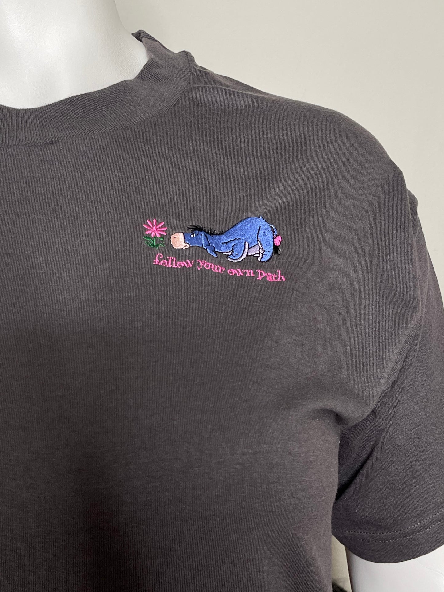 2000s Eeyore Embroidered Gray Tee Sz XL
