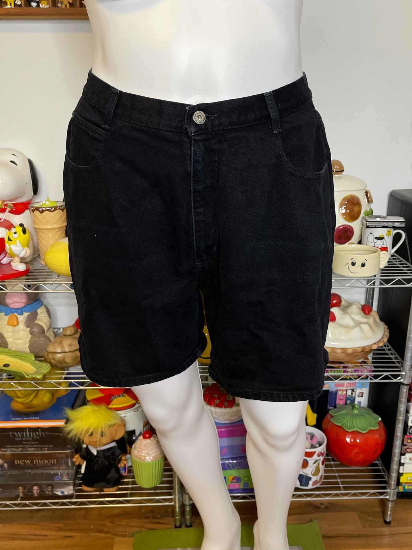 Vintage Plus Size Black Wash High Waisted Denim Shorts Sz 20 37in