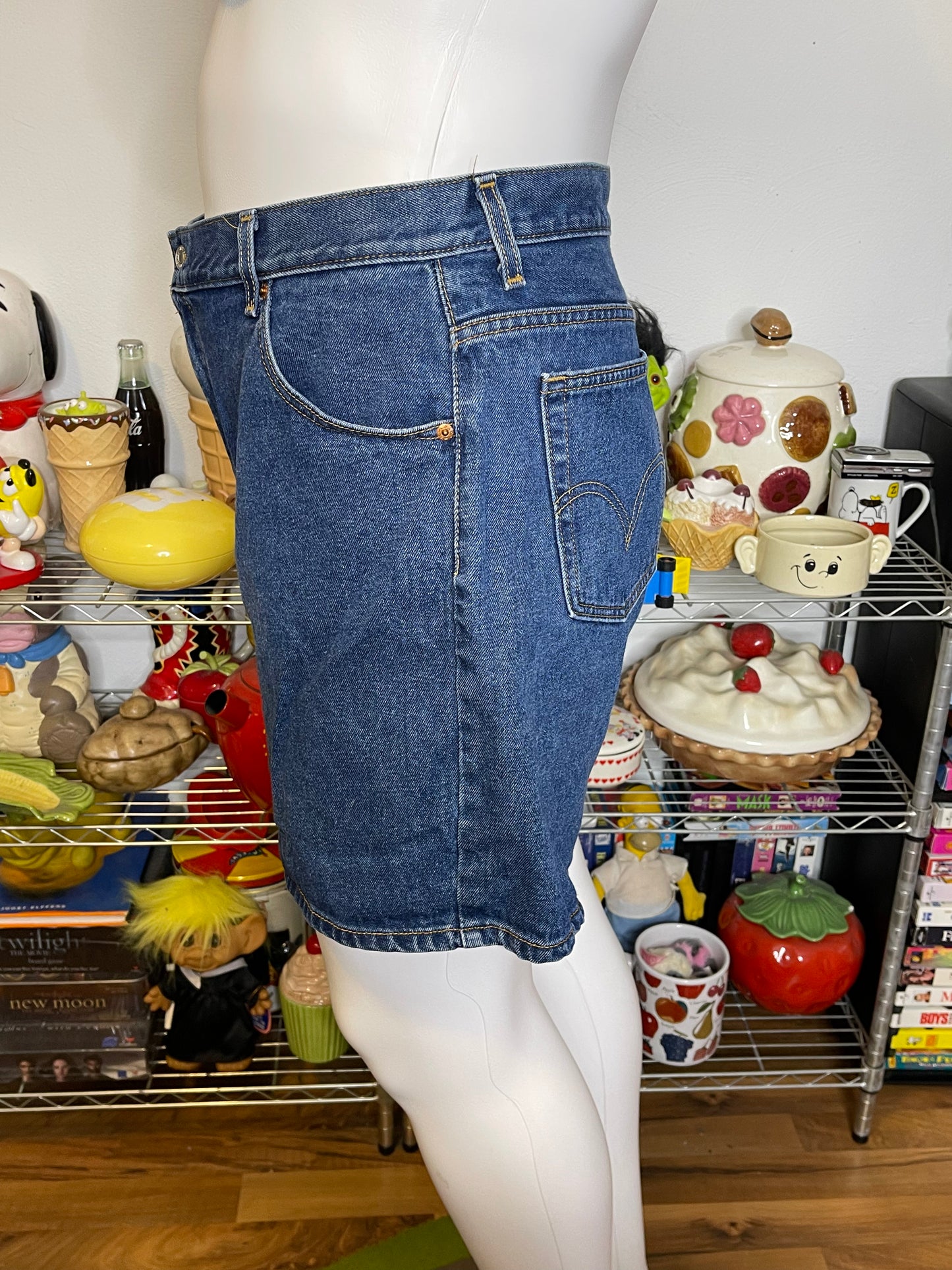 2000s Levi's 550 Medium Wash Denim Shorts Sz 18 36in
