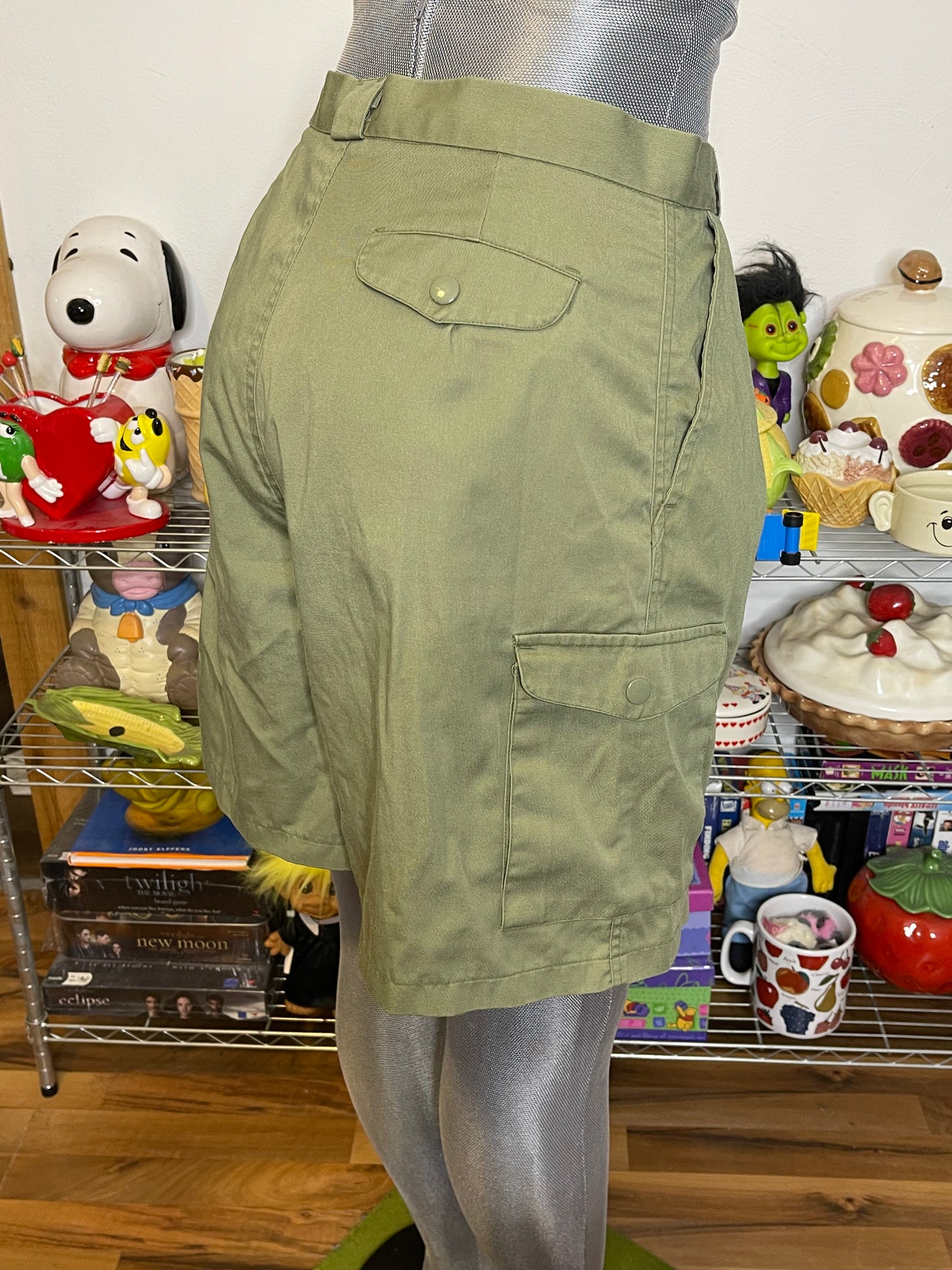 Vintage High Waisted Green Pleated Trouser Cargo Shorts Sz 27in