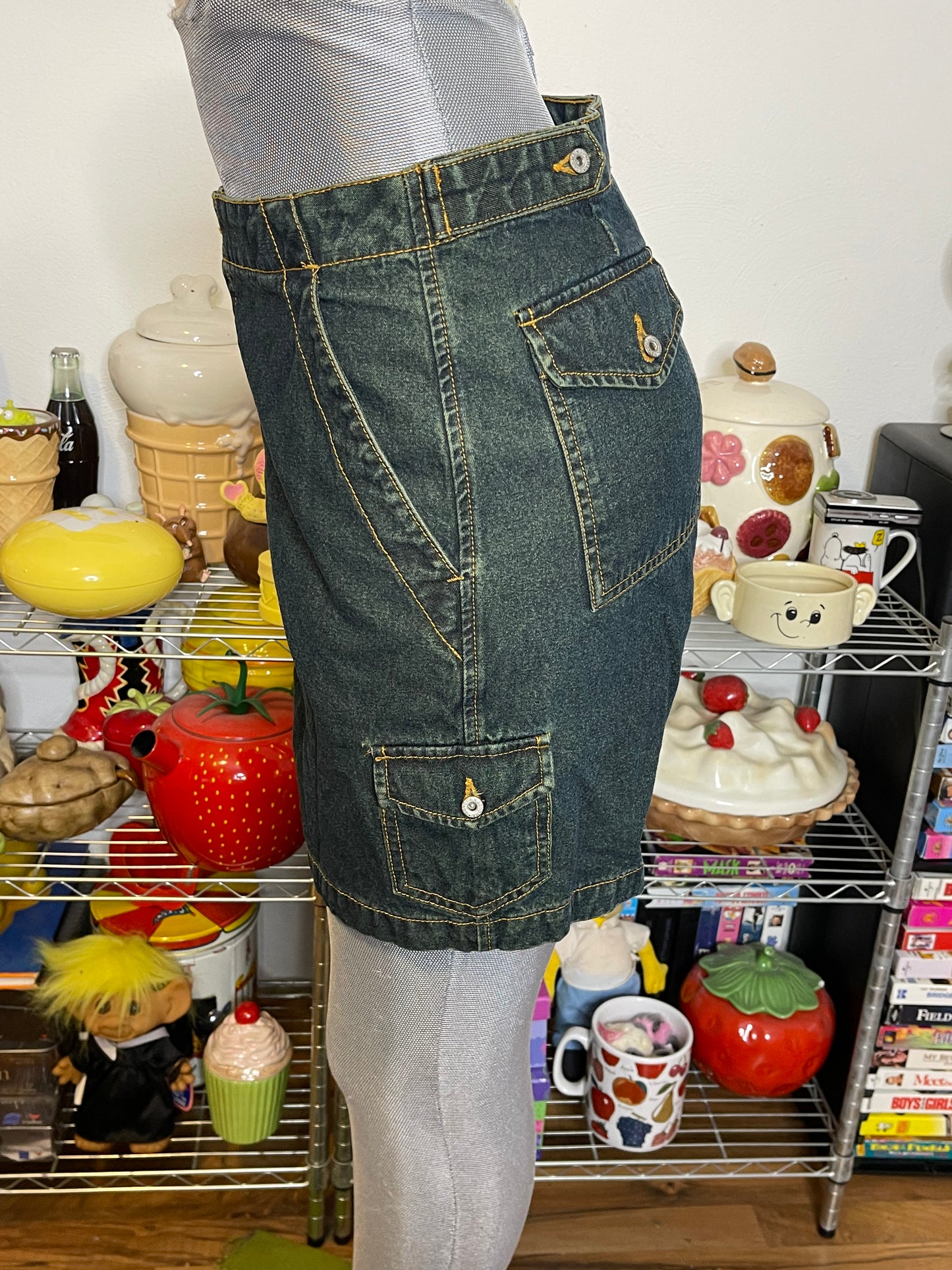 2000s Warm Tone Dark Denim Cargo Shorts Sz 10 31in