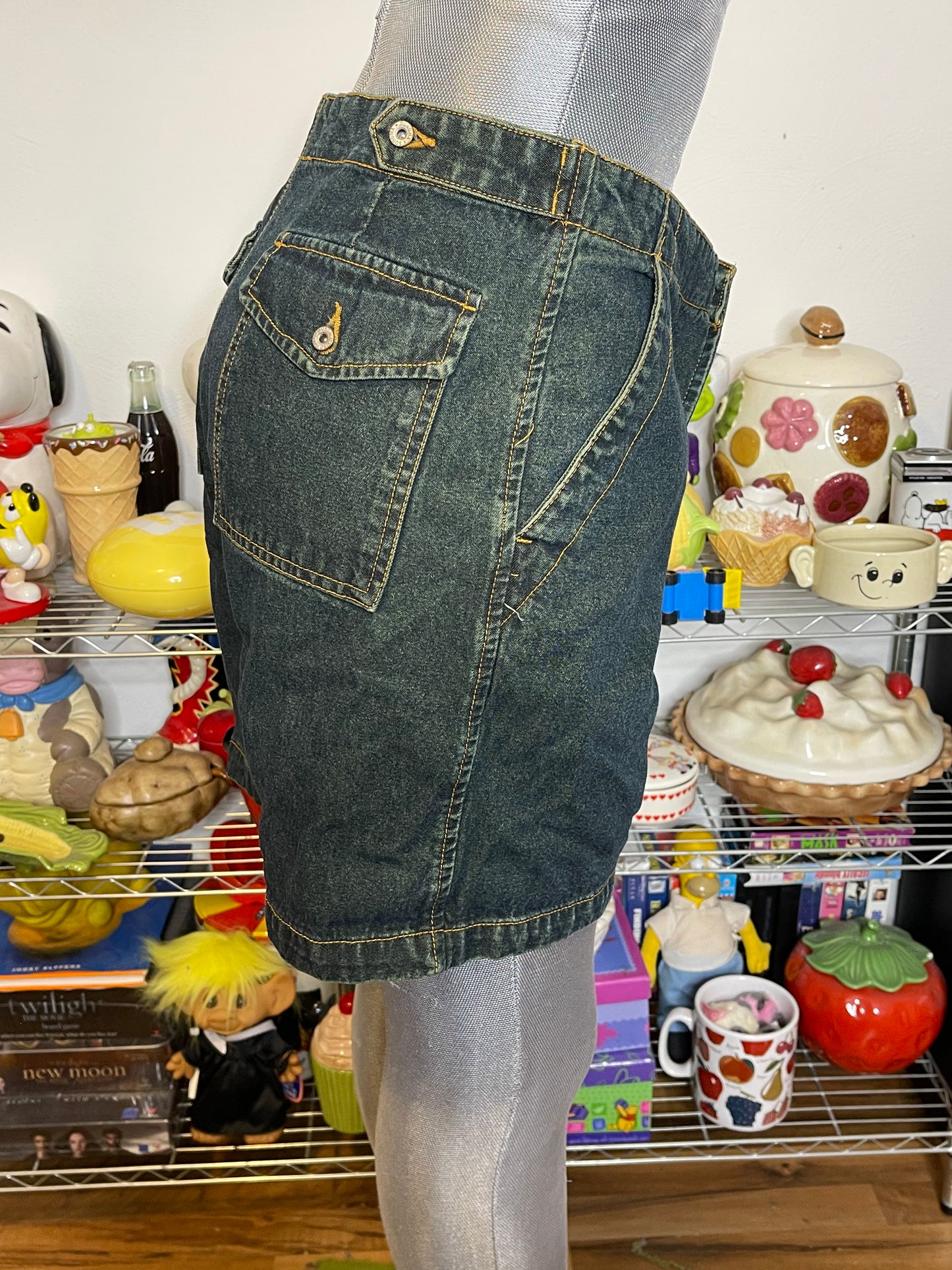 2000s Warm Tone Dark Denim Cargo Shorts Sz 10 31in