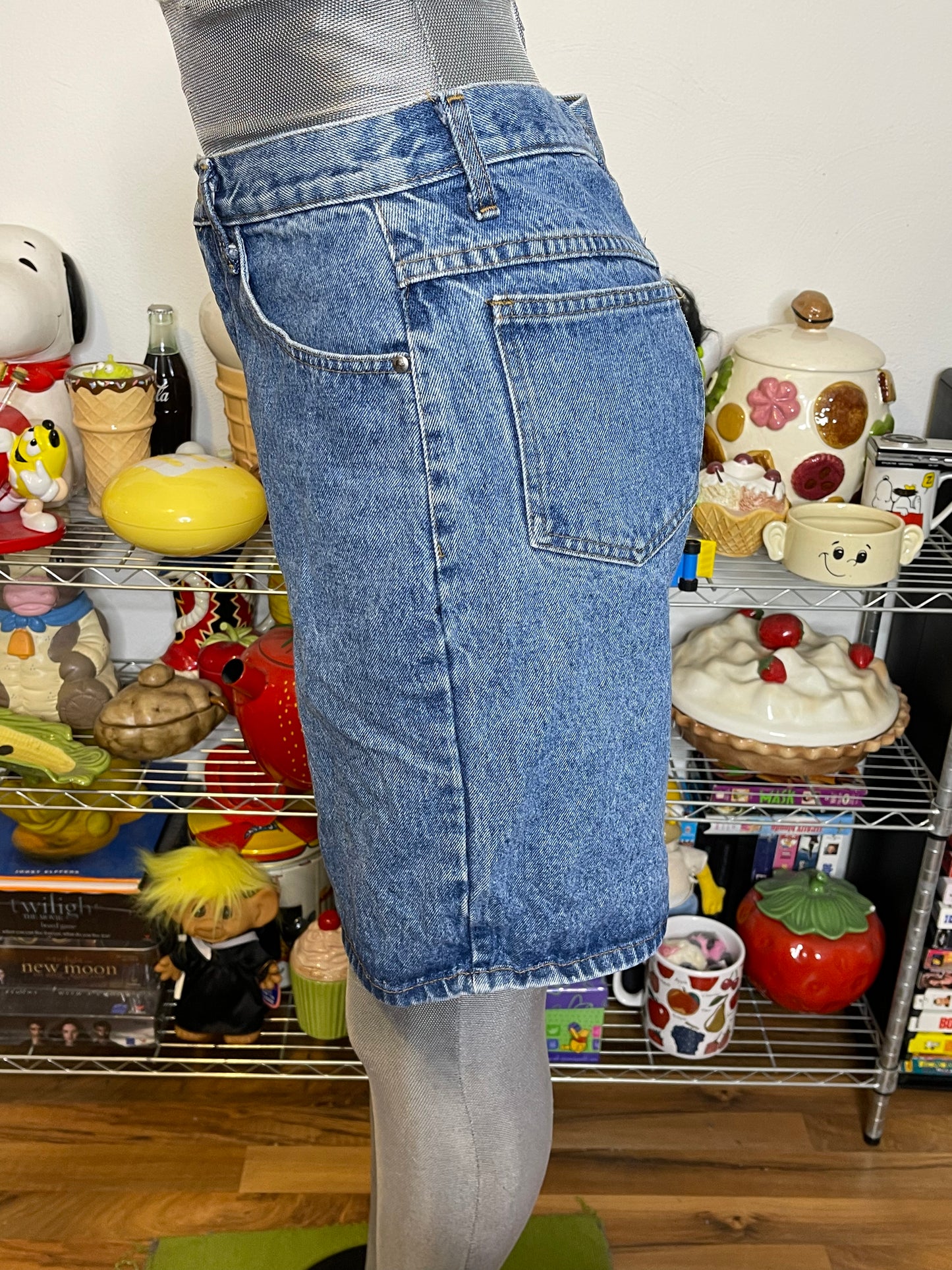 Vintage Medium Wash High Waisted Shorts Sz 27in