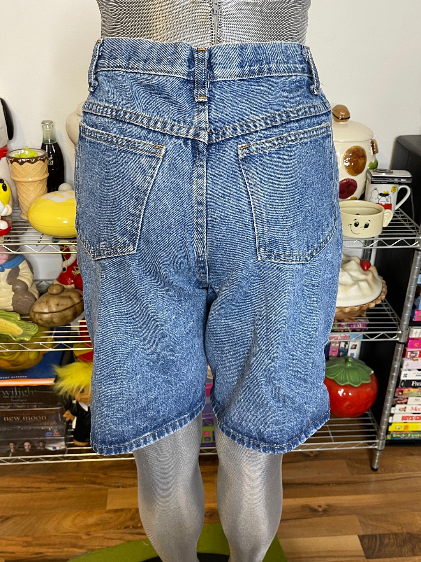 Vintage Medium Wash High Waisted Shorts Sz 27in