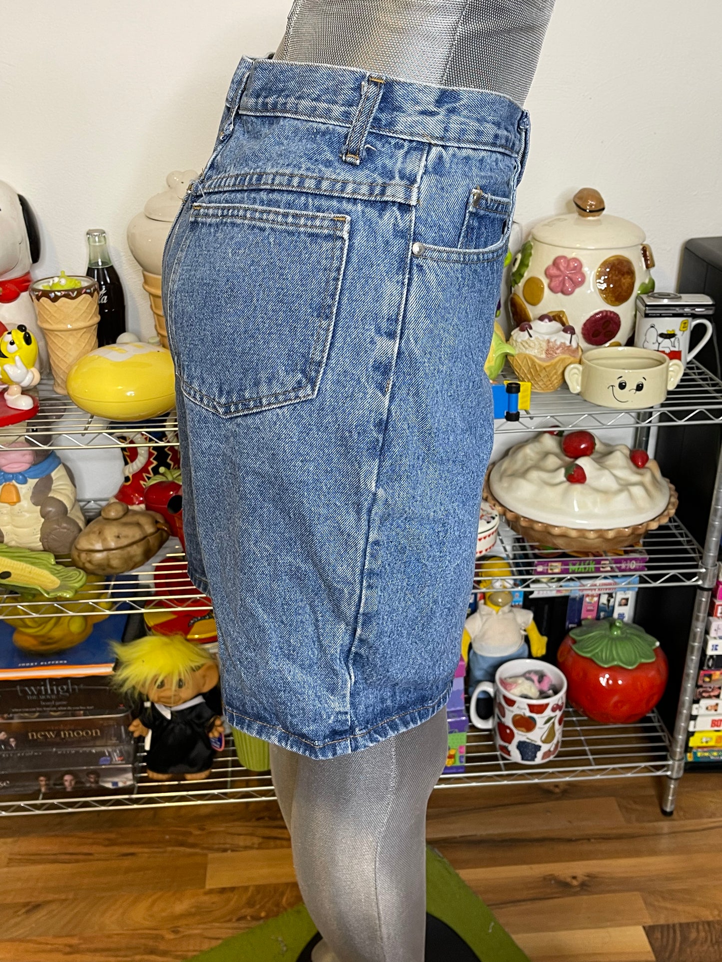 Vintage Medium Wash High Waisted Shorts Sz 27in