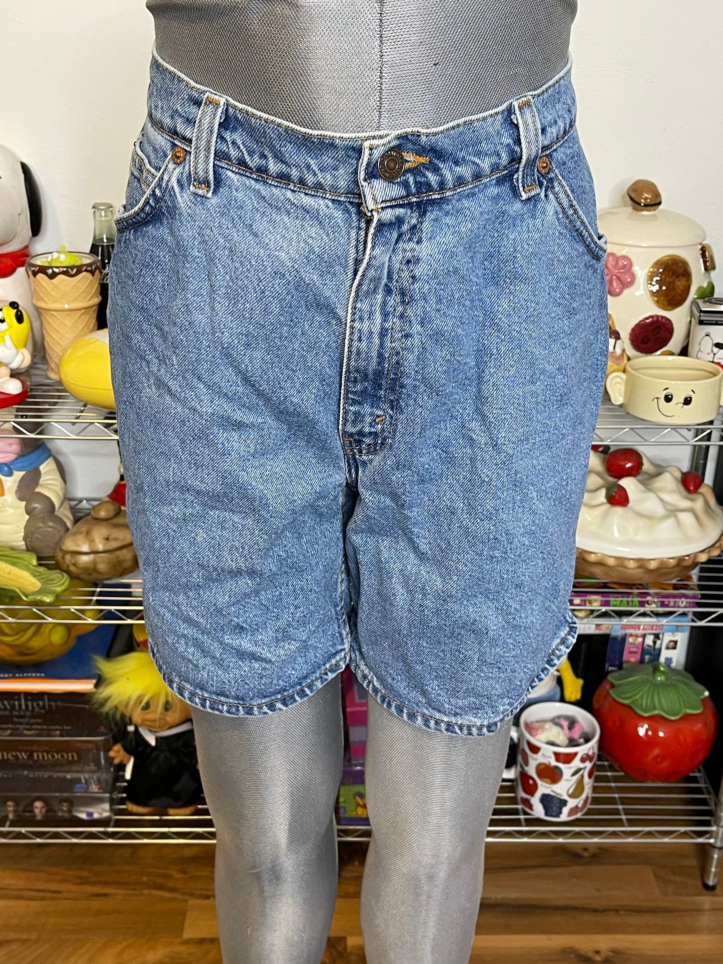 Vintage Levi's 950  Relaxed Fit White Tab Denim Shorts Sz 32in