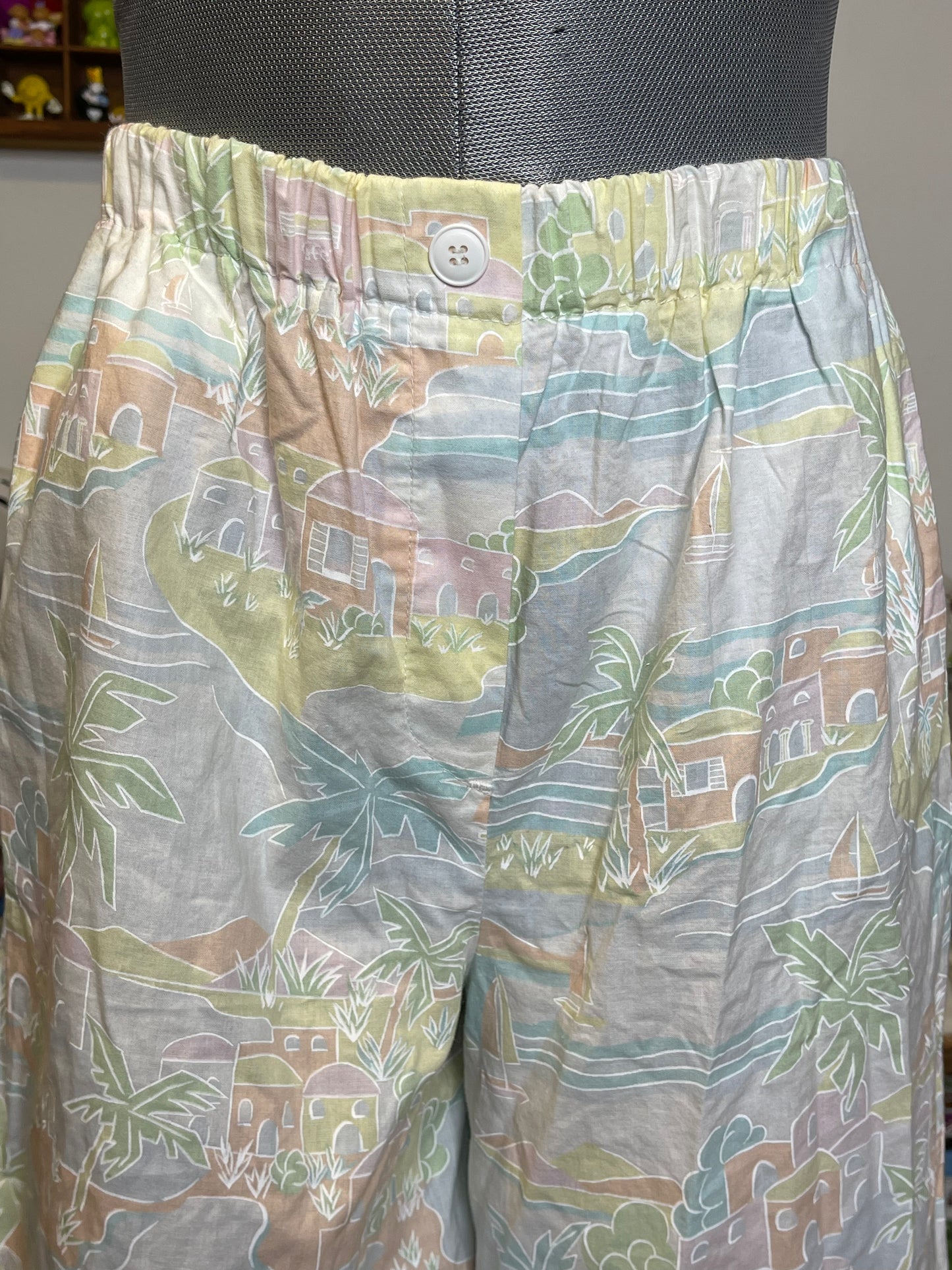 Vintage Pastel Tropical Print Boxer Style Shorts Sz M/L