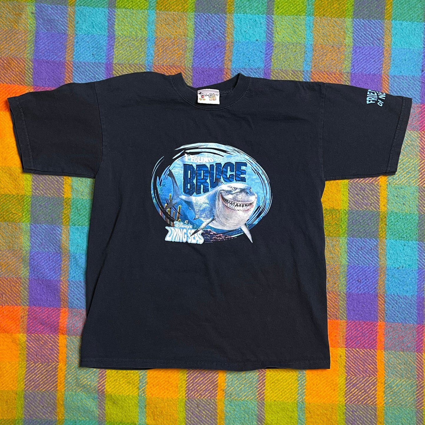 2000s Nemo I found Bruce Graphic Kids Tee Sz XL