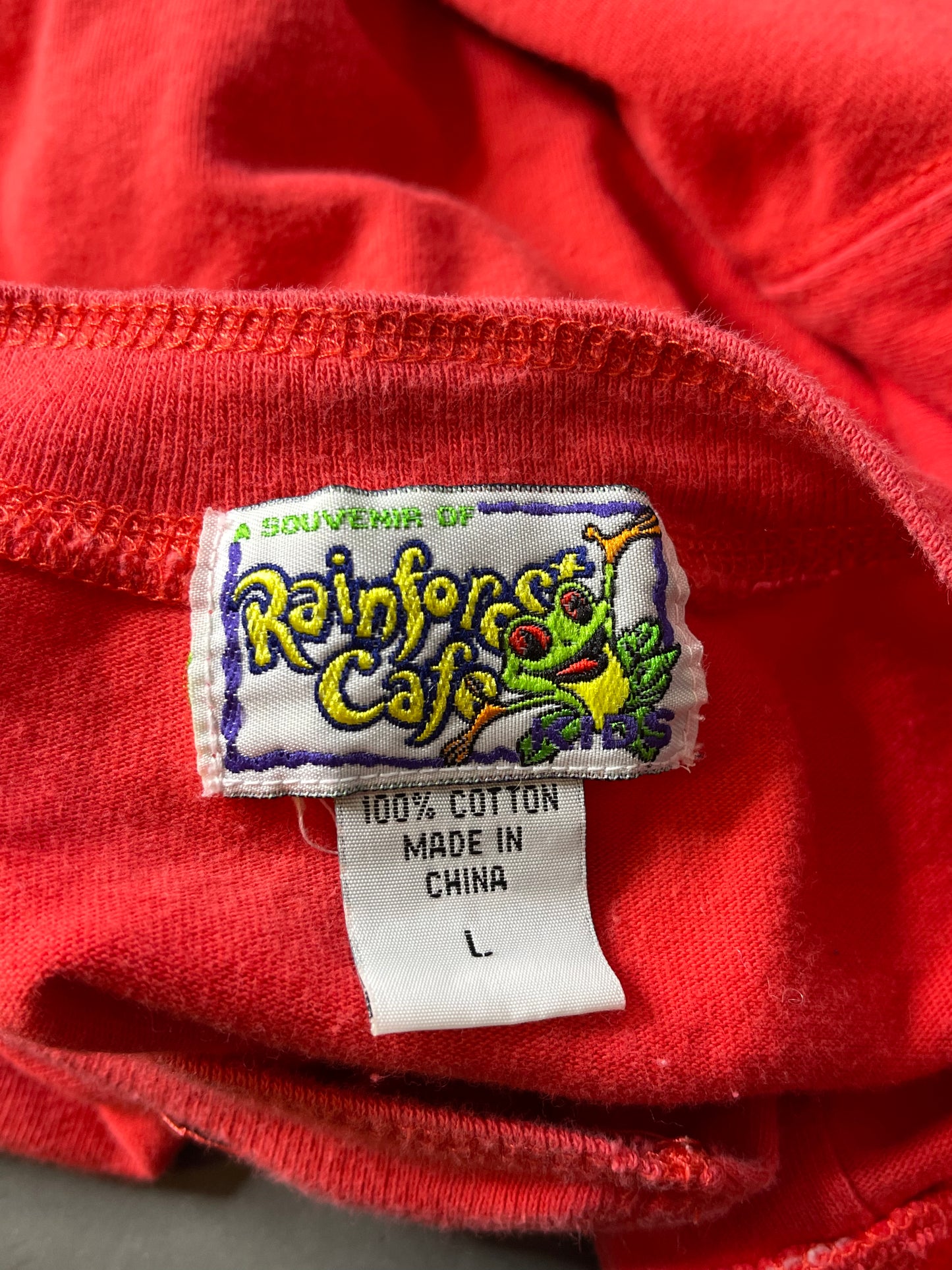 2000s Embroidered Rainbow Forest Cafe Red Kids Tee Sz L