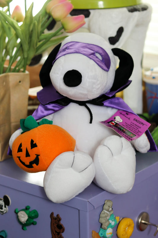 Hallmark Masked Cape Snoopy Halloween Plush (READ)