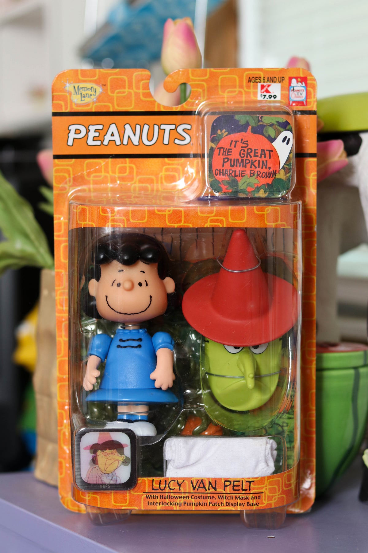 Vintage 2000s Lucy Van Pelt Halloween Action Figure (READ)