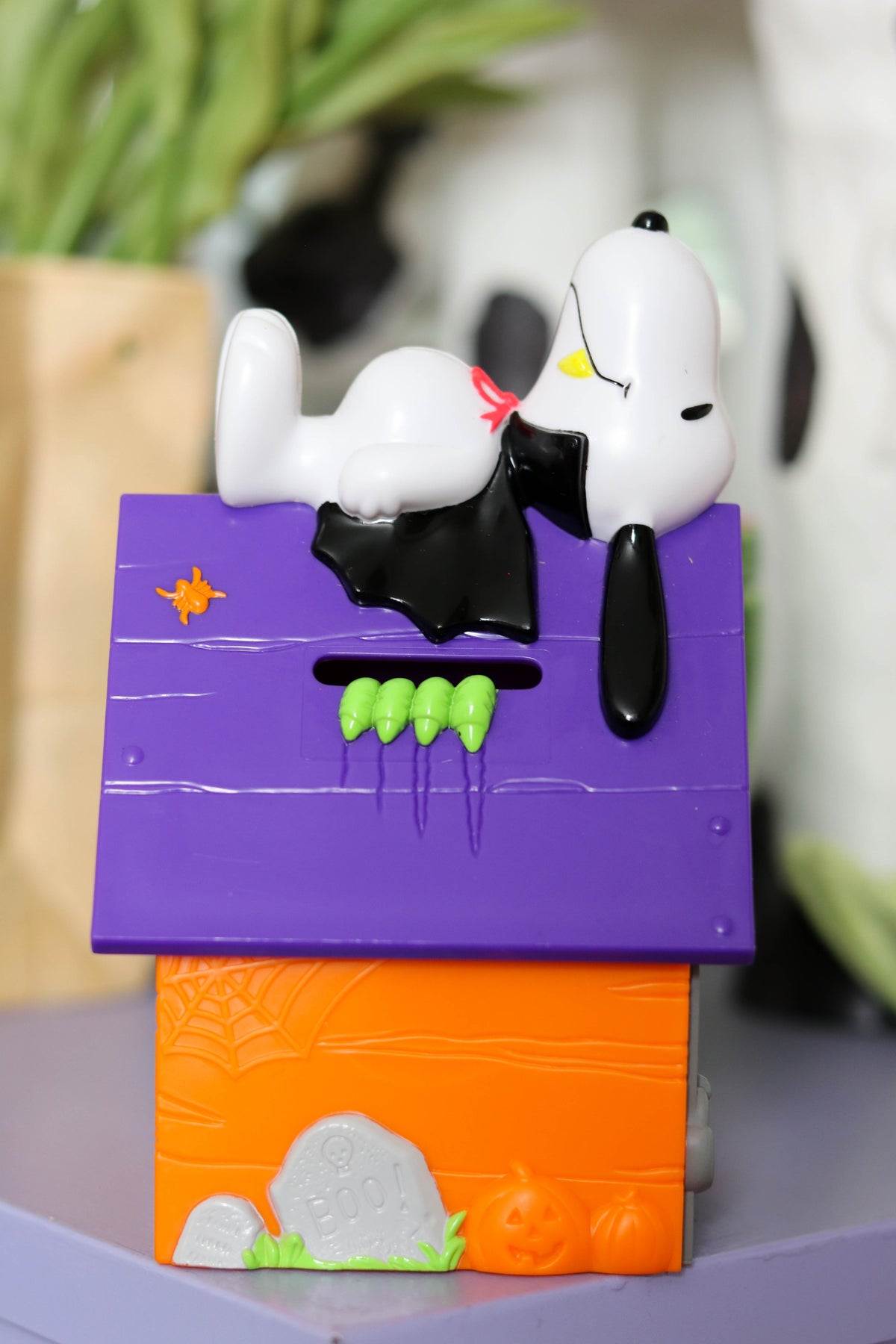 Vintage Vampire Snoopy Halloween Dog House Coin Bank