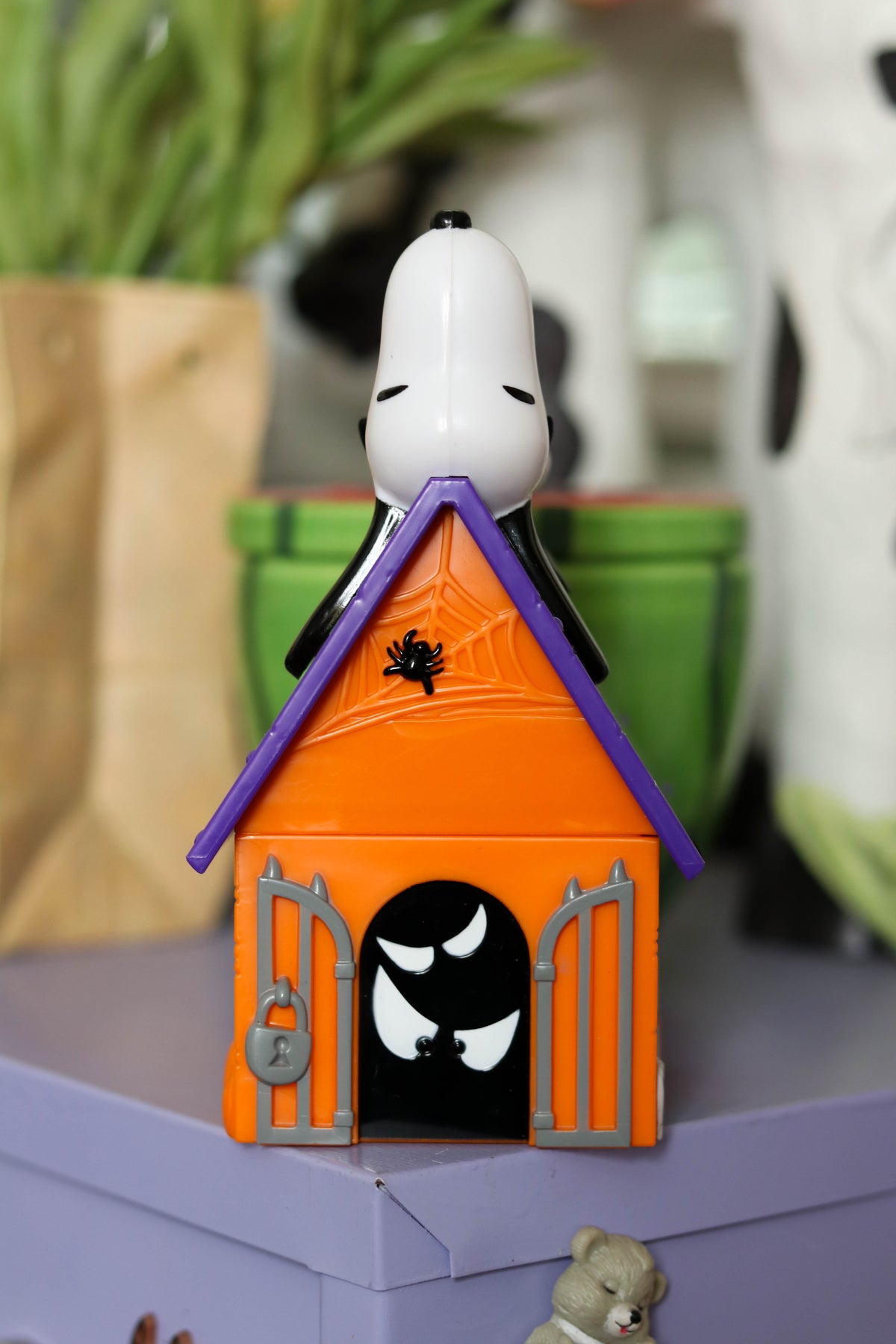 Vintage Vampire Snoopy Halloween Dog House Coin Bank