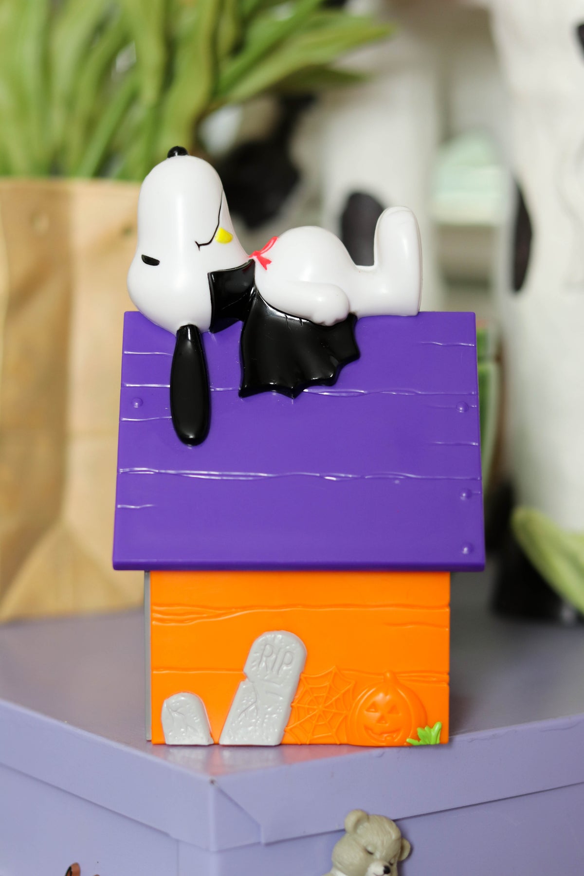 Vintage Vampire Snoopy Halloween Dog House Coin Bank