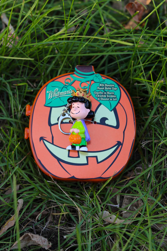 2000s Halloween Pumpkin Queen Lucy keychain + Case (A)