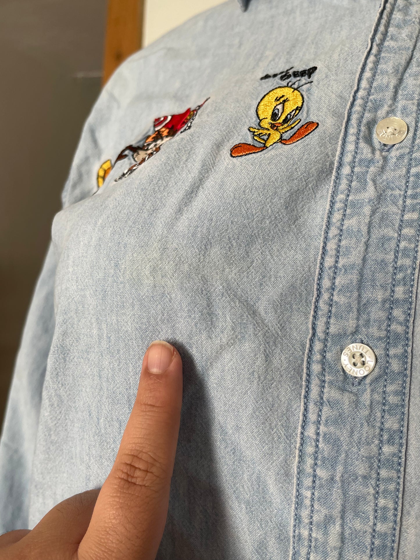 90s Looney Tunes Denim Button Down Long Sleeve sz L