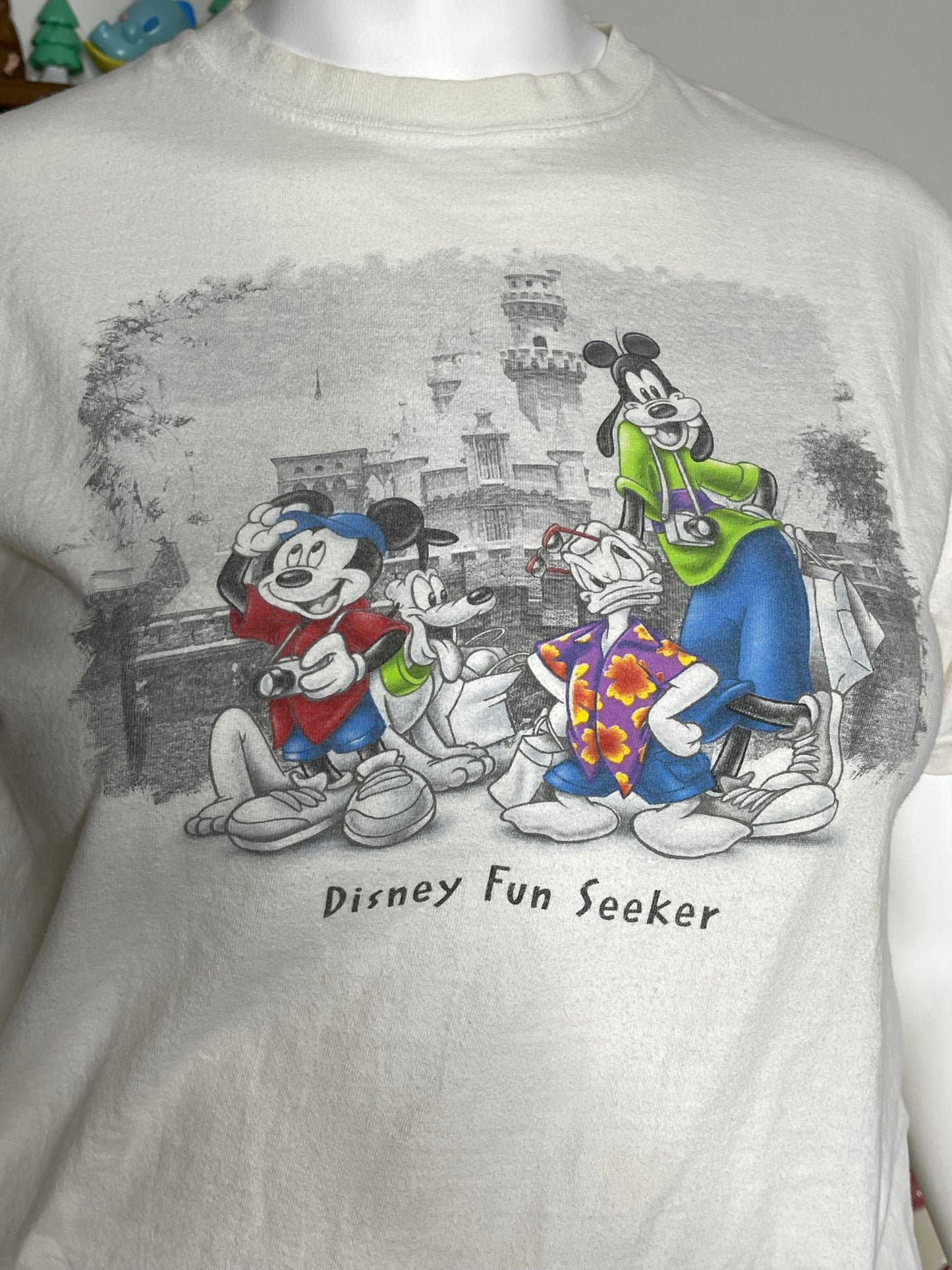 2000s Disney Fun Seeker Graphic Tee Sz L