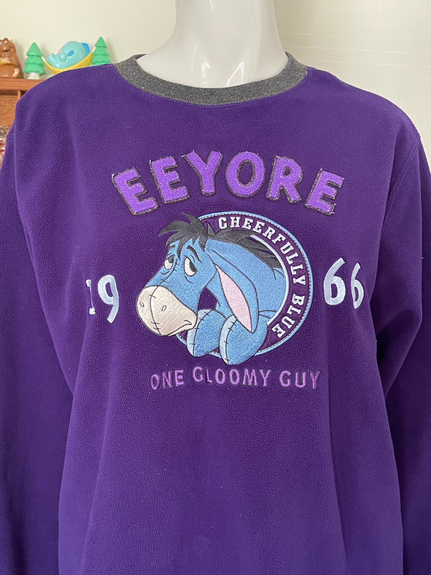 2000s Eeyore oversized fleece sweater sz M