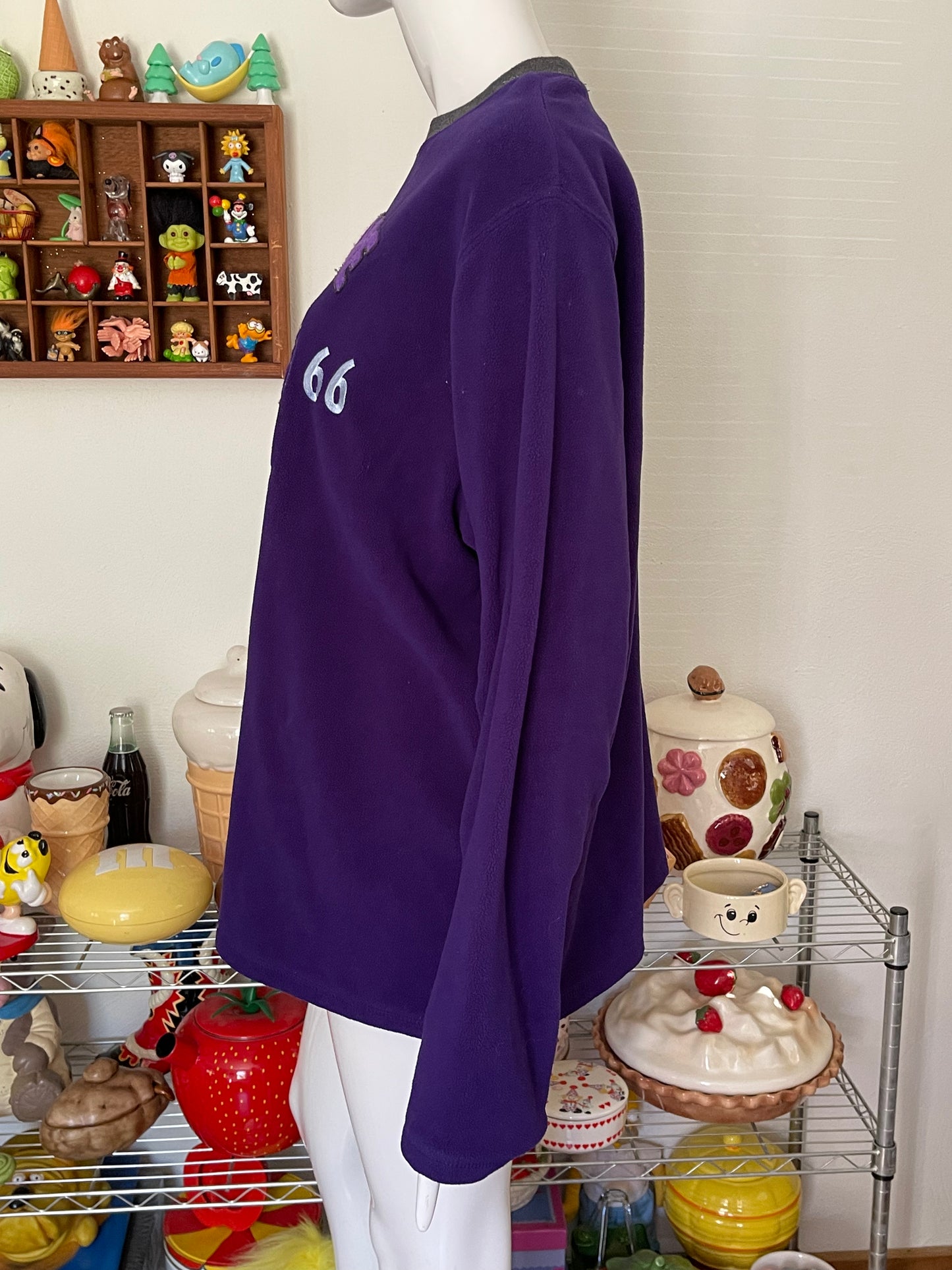 2000s Eeyore oversized fleece sweater sz M