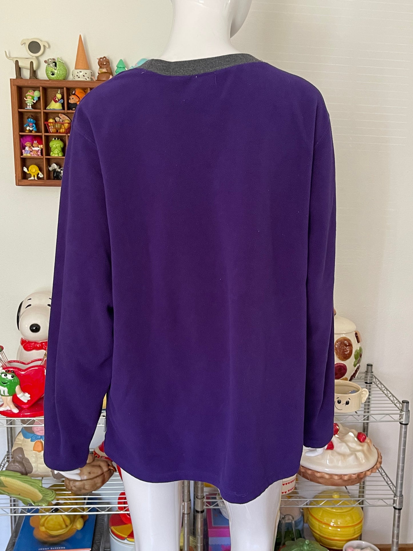 2000s Eeyore oversized fleece sweater sz M