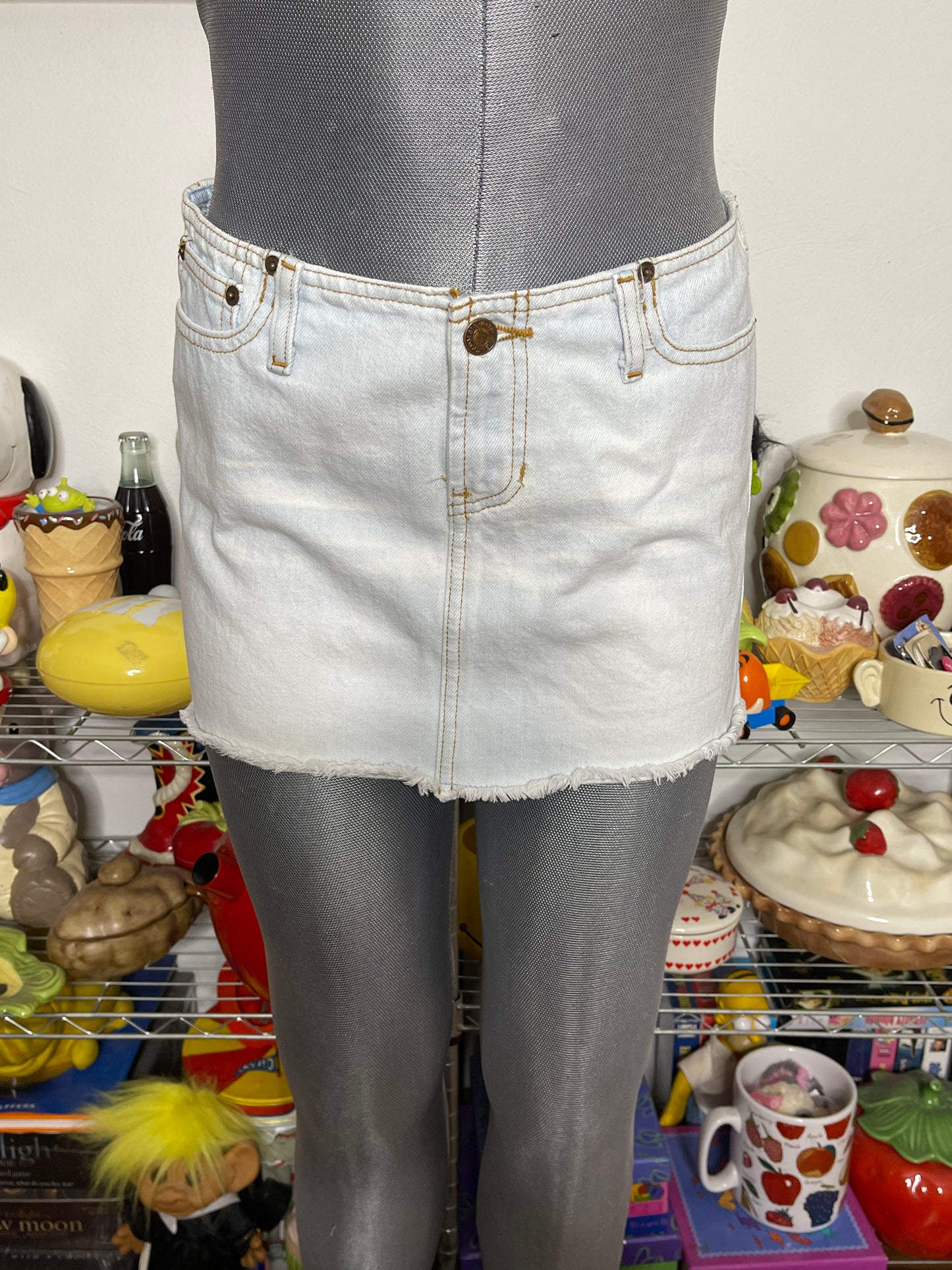 2000s Abercrombie & Fitch Light Wash Denim Low Rise Mini Skirt Sz 0