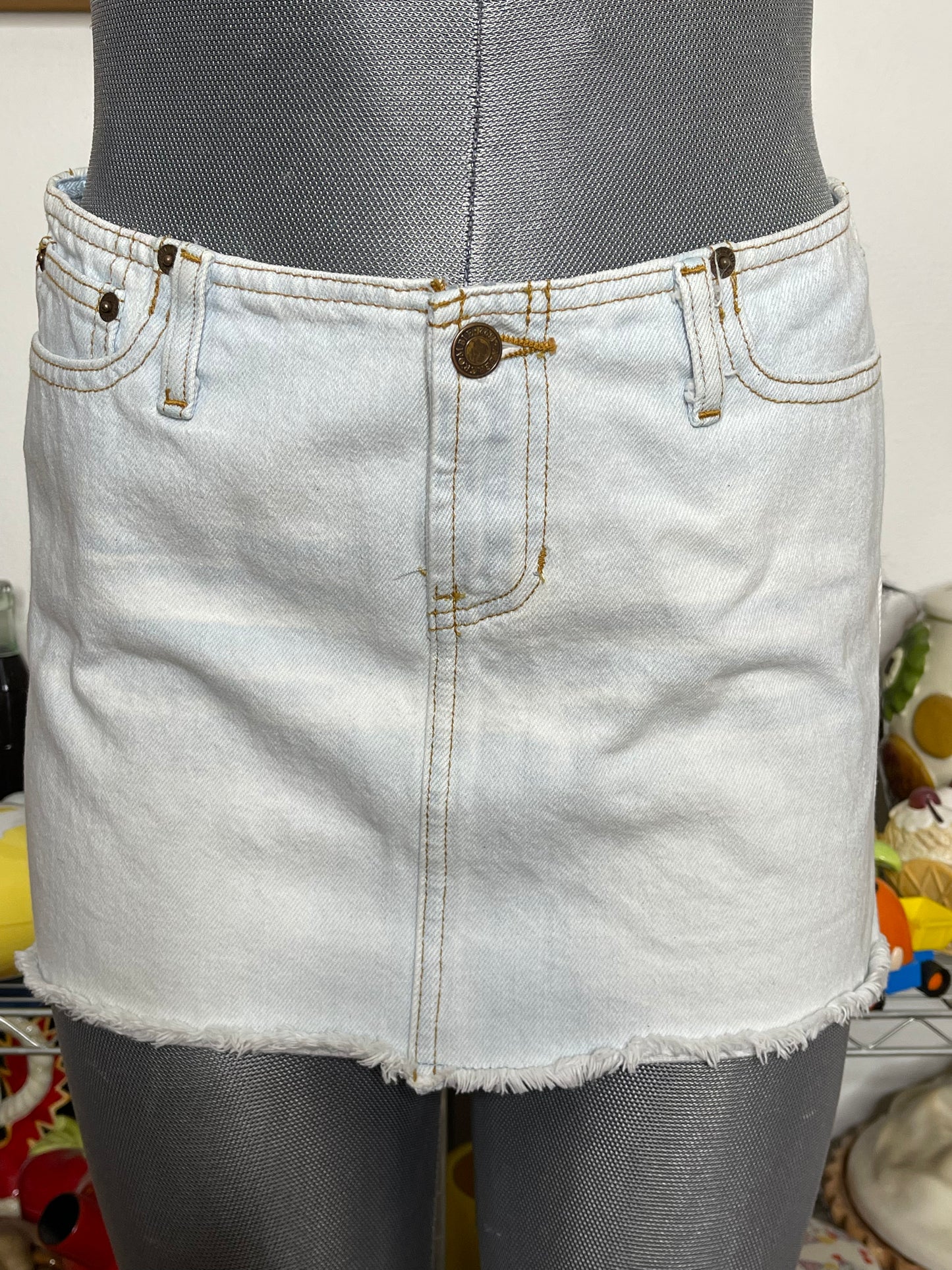 2000s Abercrombie & Fitch Light Wash Denim Low Rise Mini Skirt Sz 0