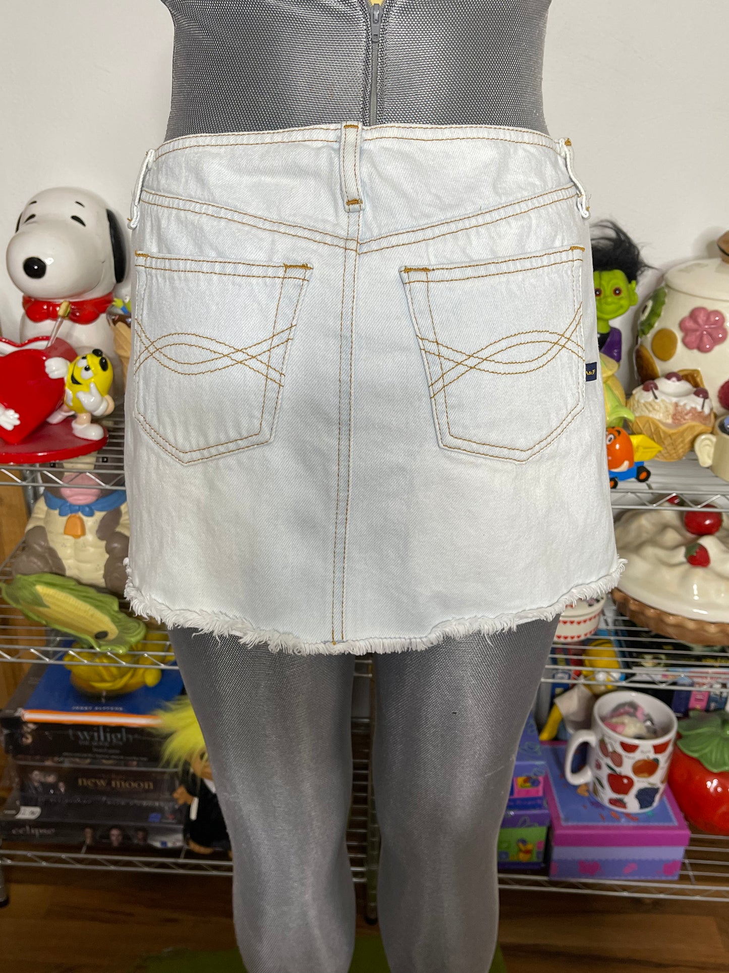 2000s Abercrombie & Fitch Light Wash Denim Low Rise Mini Skirt Sz 0