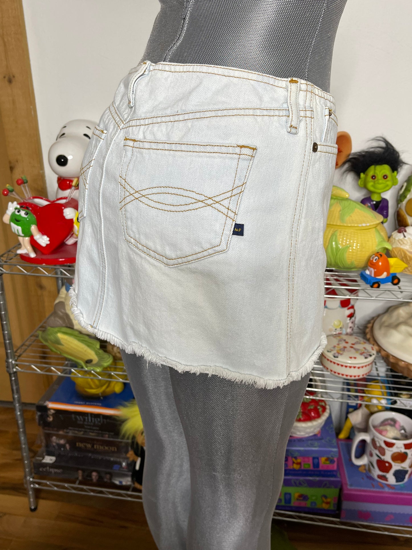 2000s Abercrombie & Fitch Light Wash Denim Low Rise Mini Skirt Sz 0