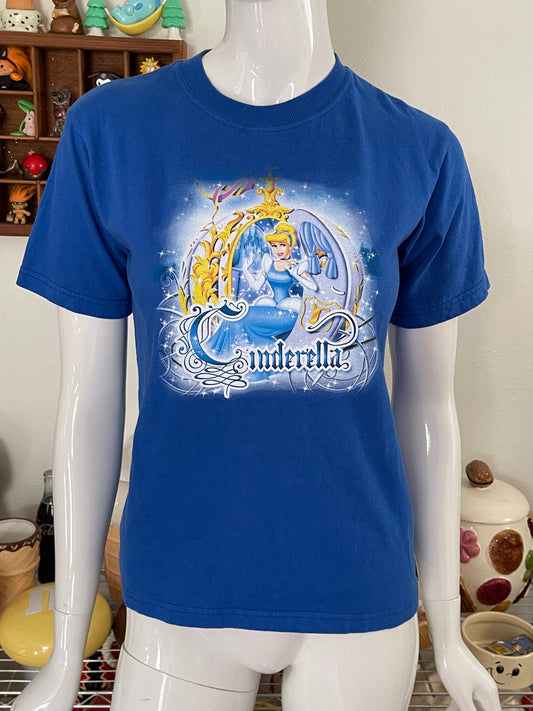 2000s Cinderella graphic tee sz XS