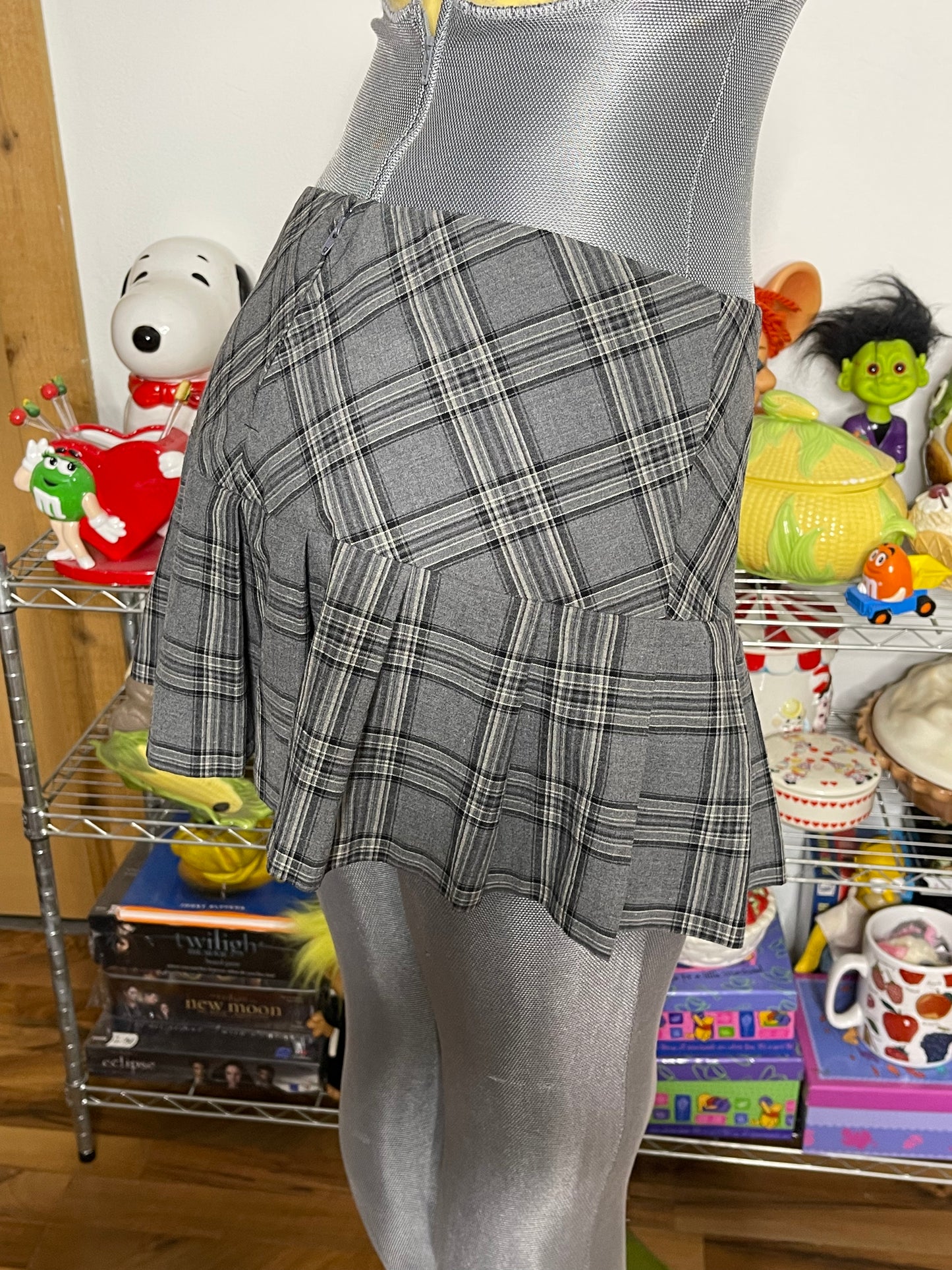 2000s Grey & Black Plaid Buckle Mini Skirt Sz 7
