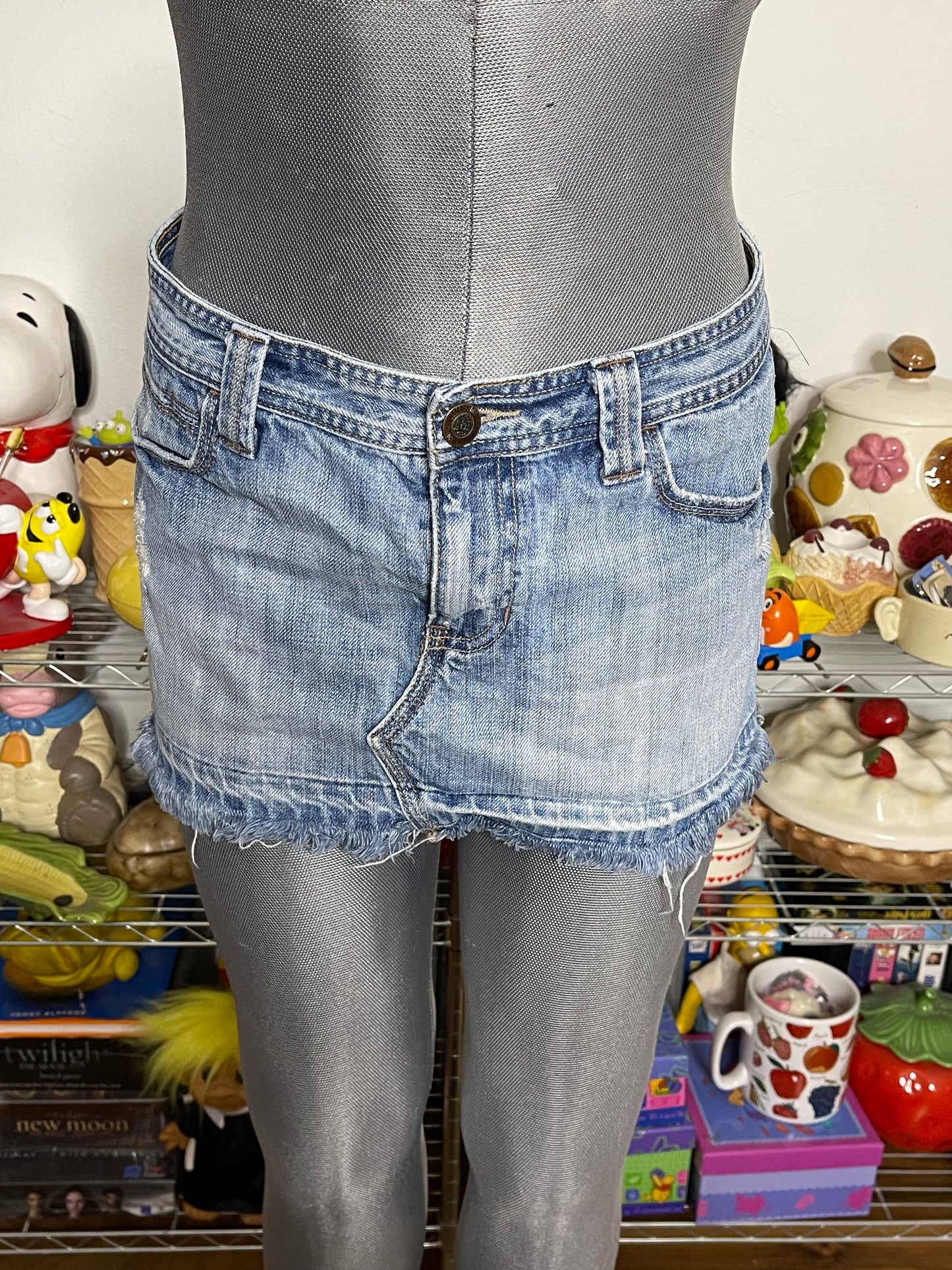 2000s Abercrombie & Fitch Light Wash Distressed Denim Mini Skirt Sz 8