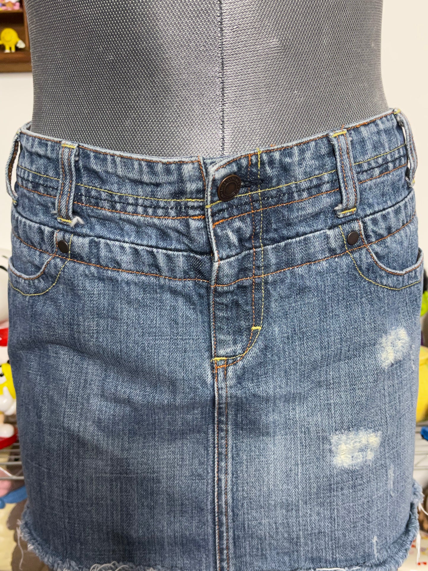 2000s American Eagle Denim Distressed Mid Rise Mini Skirt Sz 4