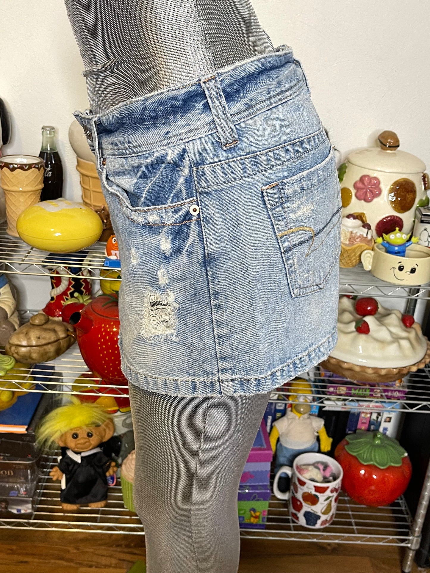2000s American Eagle Light Wash Distressed Mini Skirt Sz 8