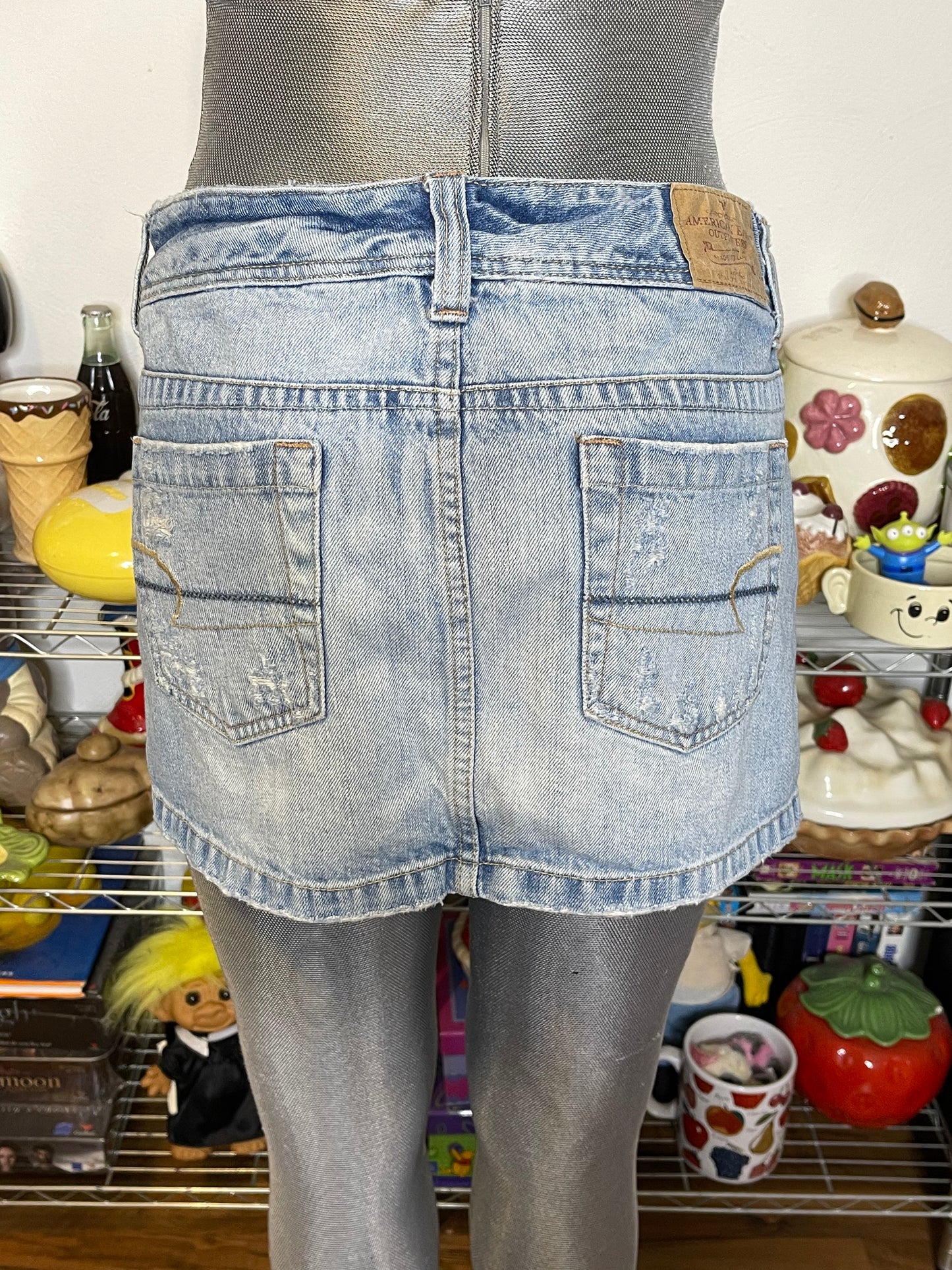 2000s American Eagle Light Wash Distressed Mini Skirt Sz 8