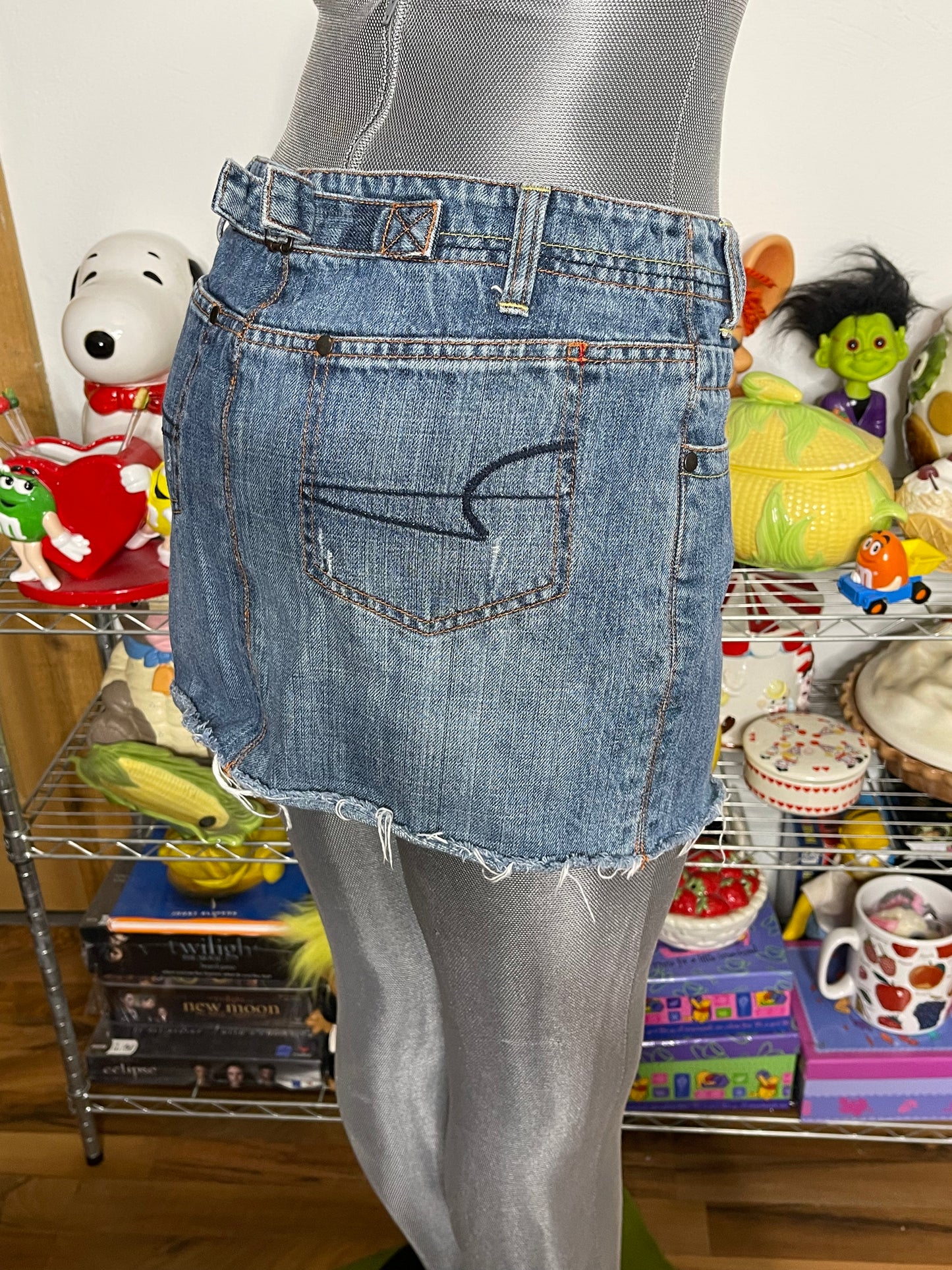 2000s American Eagle Denim Distressed Mid Rise Mini Skirt Sz 4