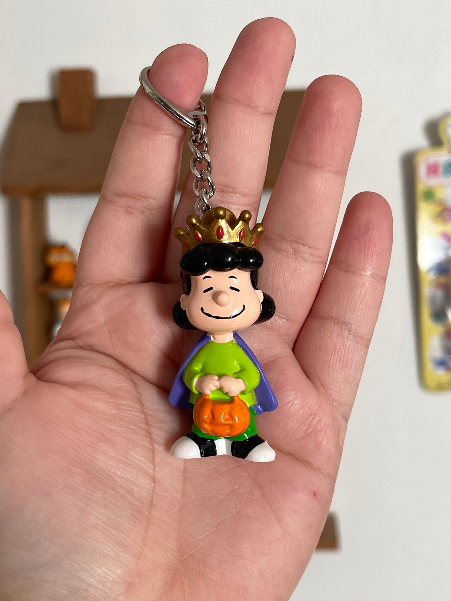2000s Halloween Pumpkin Queen Lucy keychain + Case (A)