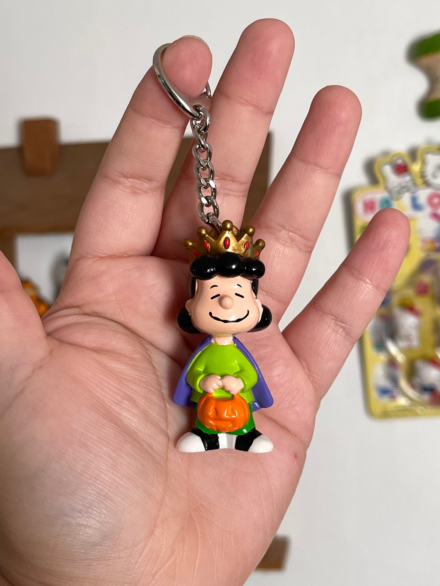 2000s Halloween Pumpkin Queen Lucy keychain + Case (B)