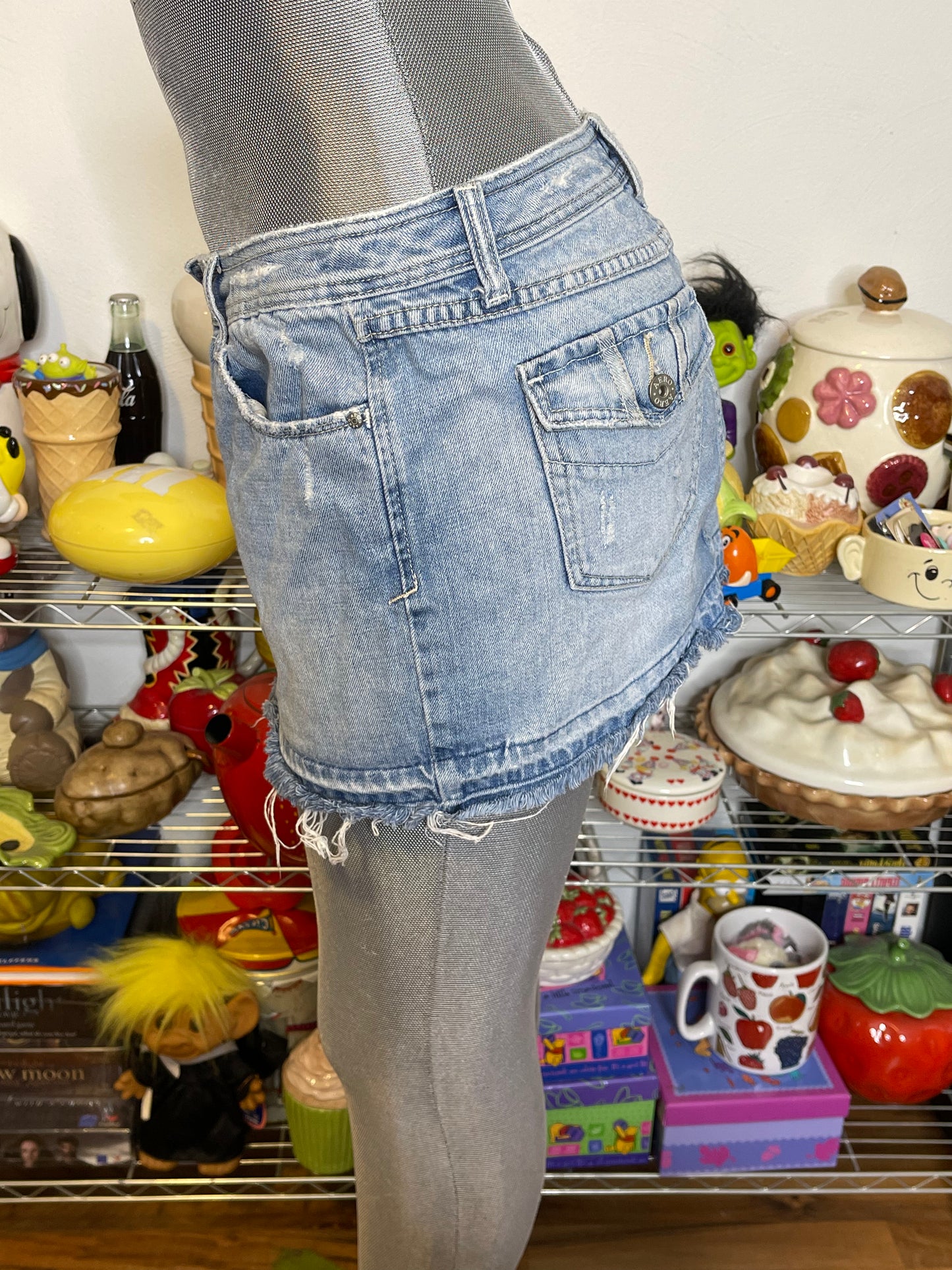 2000s Light Wash Aeropostale Distressed Denim Mini Skirt Sz 5/6
