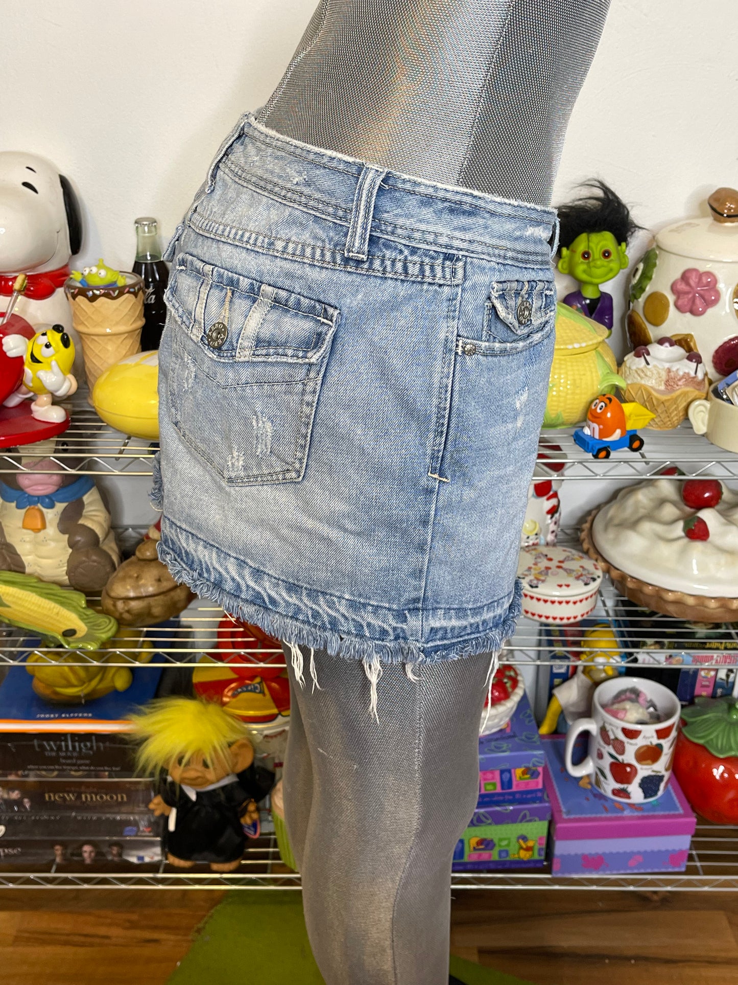 2000s Light Wash Aeropostale Distressed Denim Mini Skirt Sz 5/6