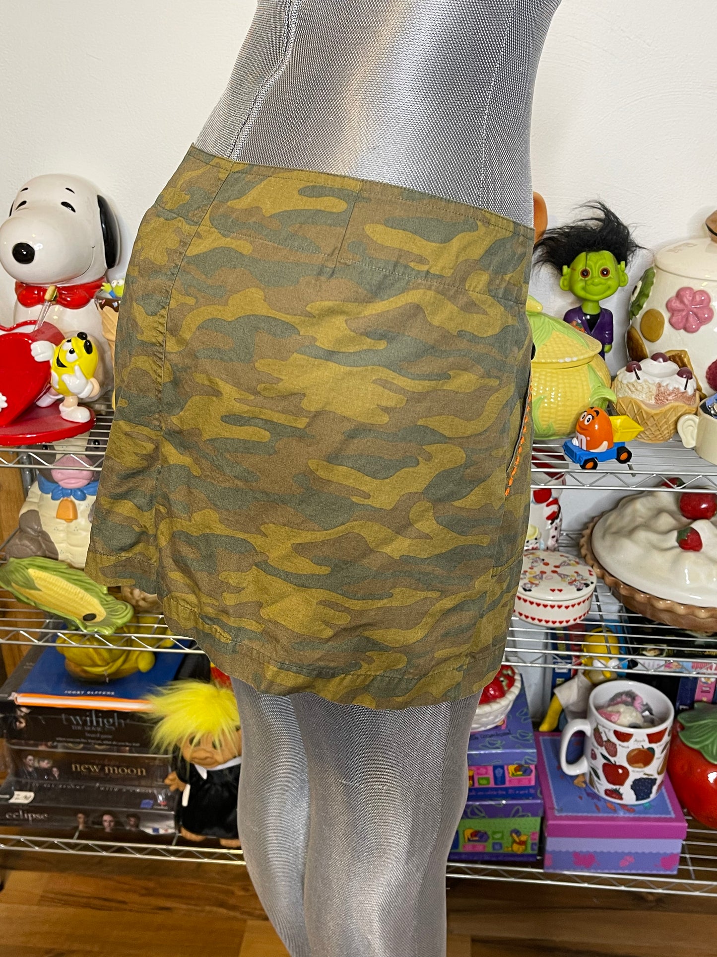 2000s Victoria Secret Camo Print Low - Mid Rise Mini Skirt Sz M