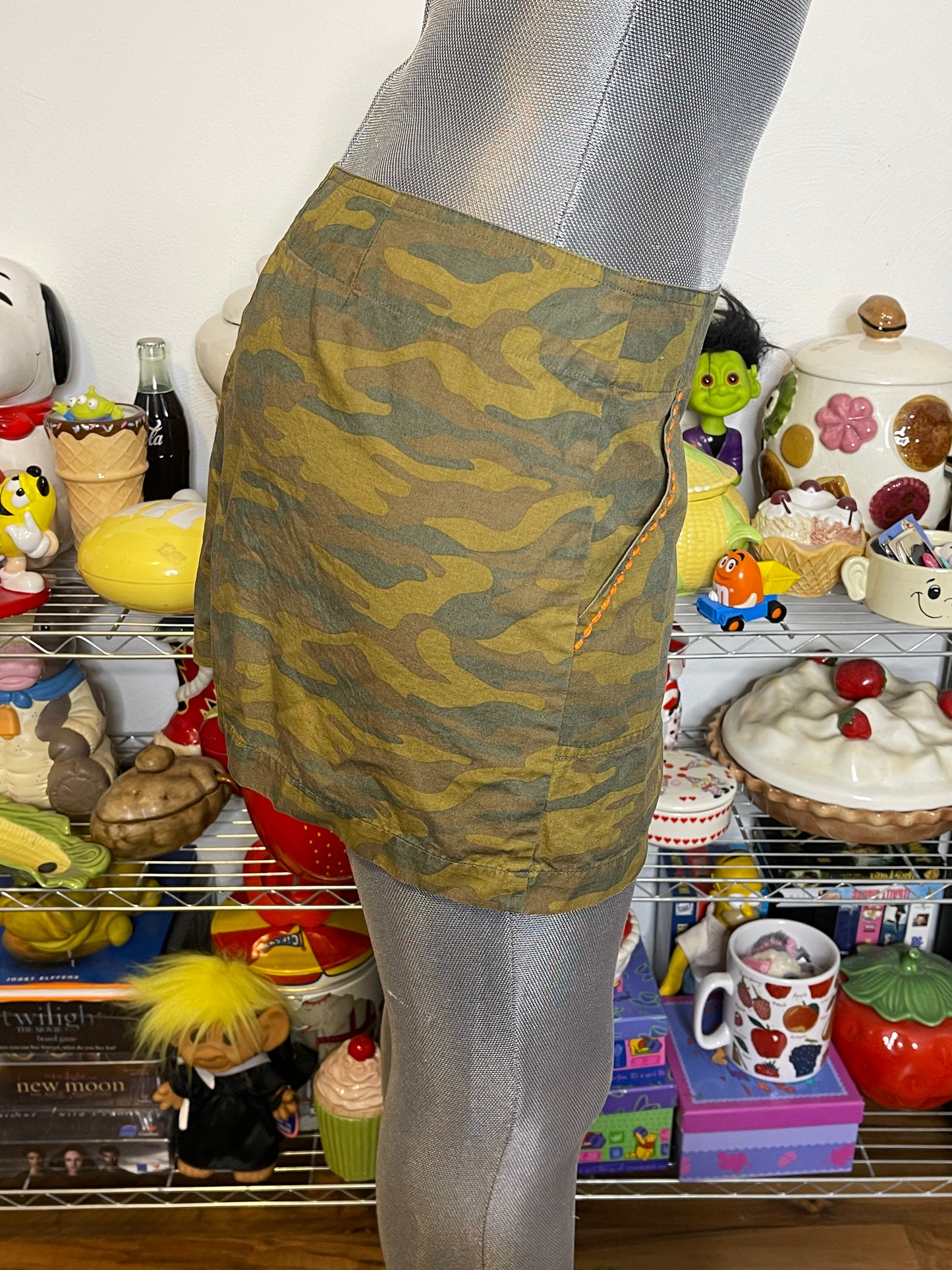 2000s Victoria Secret Camo Print Low - Mid Rise Mini Skirt Sz M