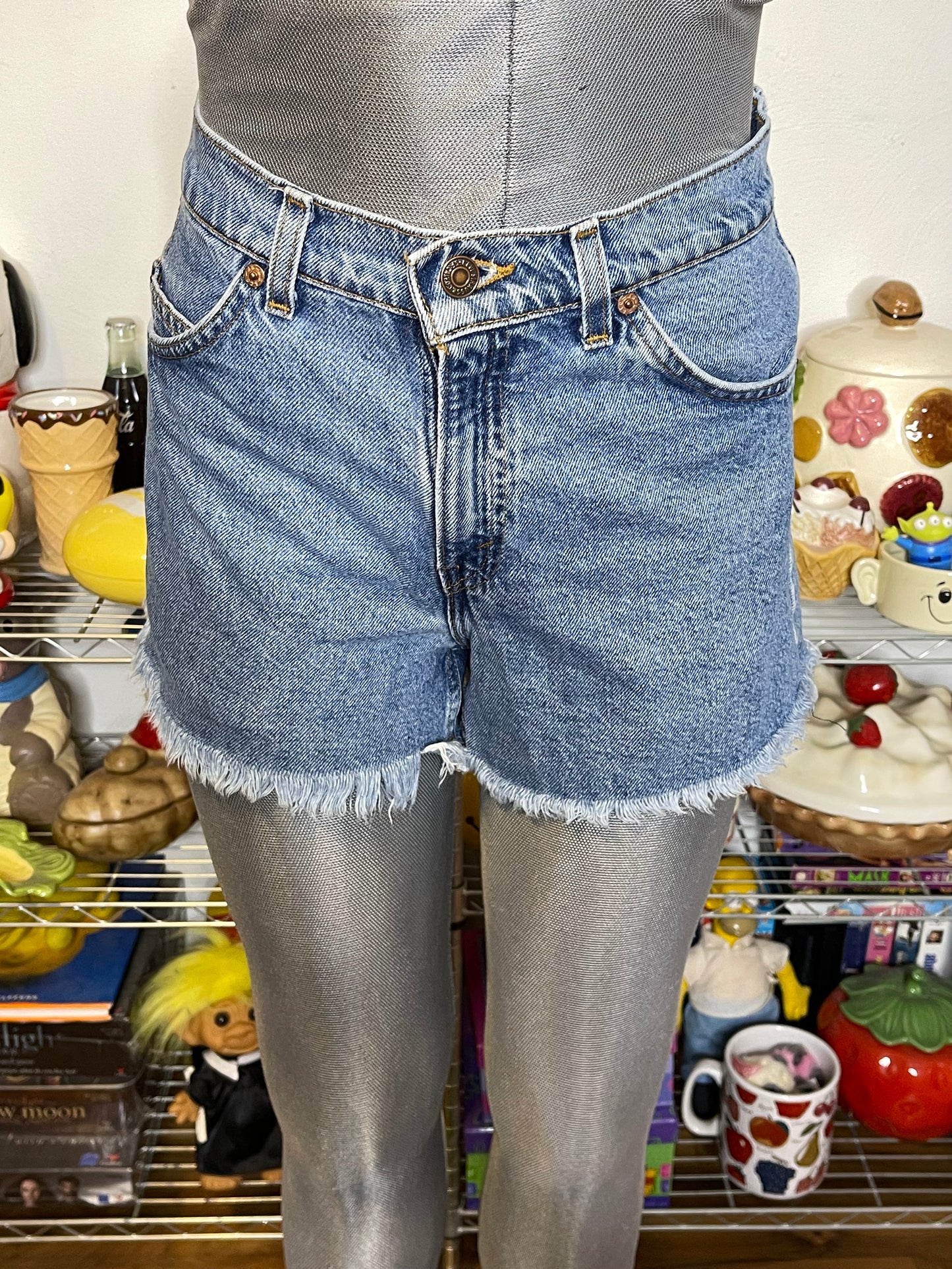 Vintage Levi's 910 High Waisted Distressed Cut Off Denim Shorts Sz 7 28in