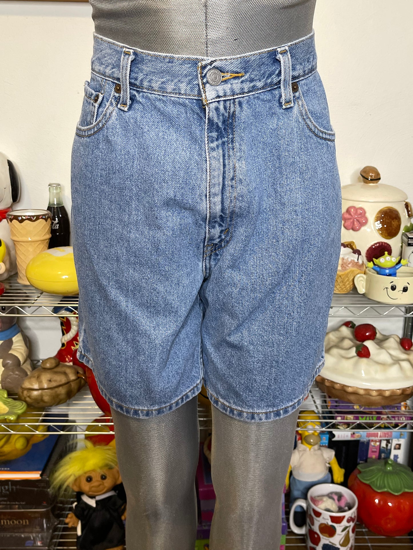 Vintage Light Wash Levi's High Waisted Mom Shorts Sz 32in