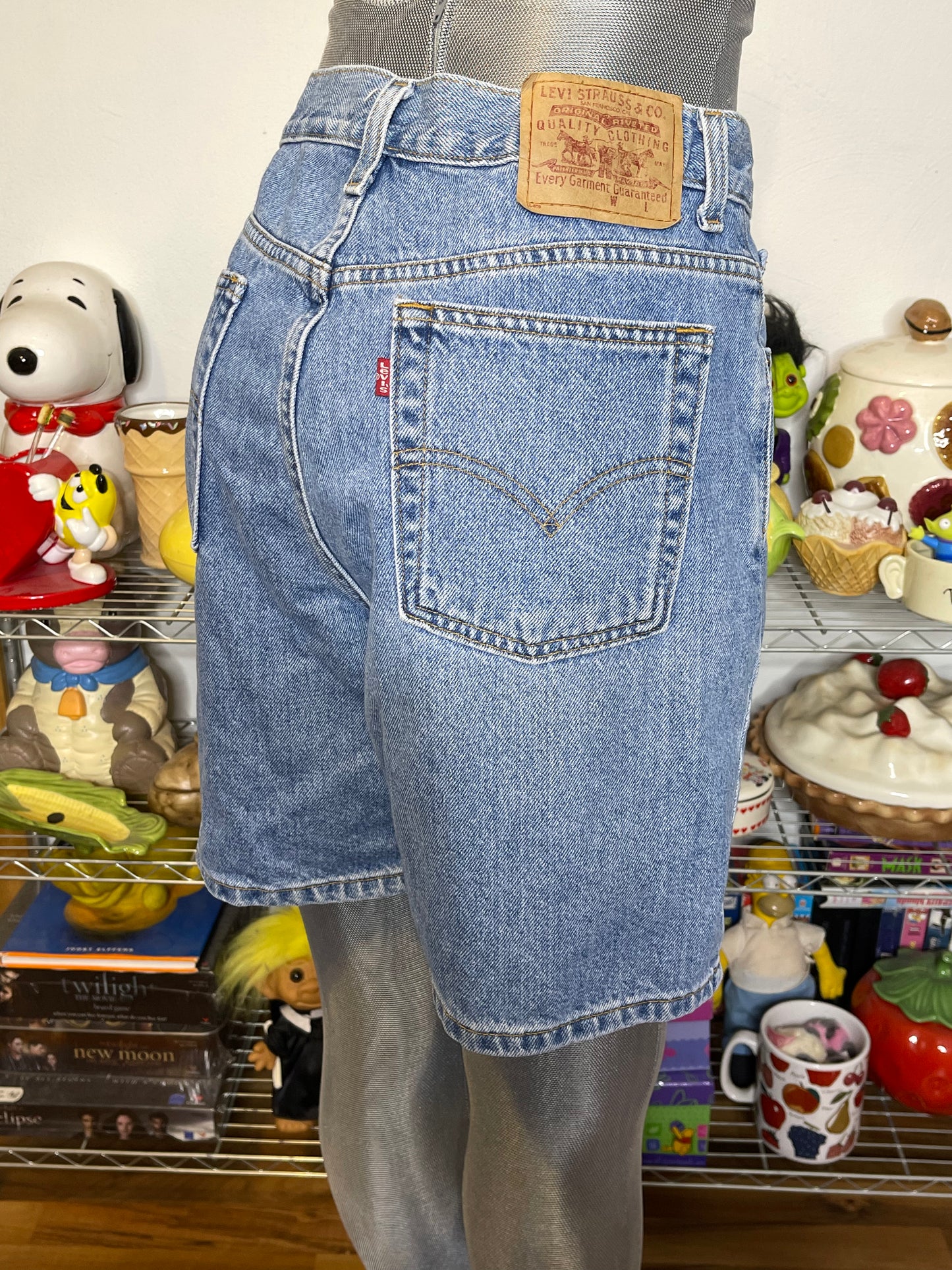 Vintage Light Wash Levi's High Waisted Mom Shorts Sz 32in