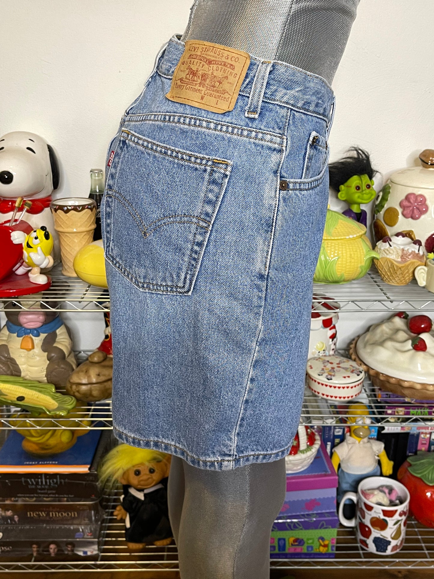 Vintage Light Wash Levi's High Waisted Mom Shorts Sz 32in